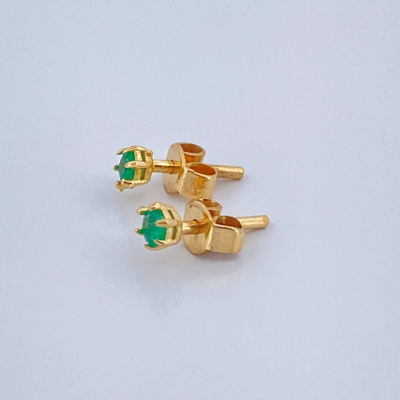 Topos Chaton Esmeralda 0.95gr / 2.9mm Oro Amarillo 18K %