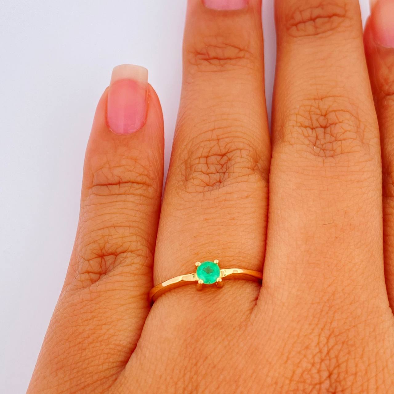 Anillo Solitario Esmeralda 1.6gr / T6 1/2 / Oro Amarillo 18K %