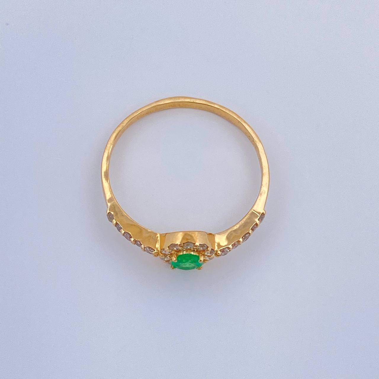 Anillo Halo Redondo Esmeralda Diamantes 1.7gr / T7 1/2 / Oro Amarillo 18K %