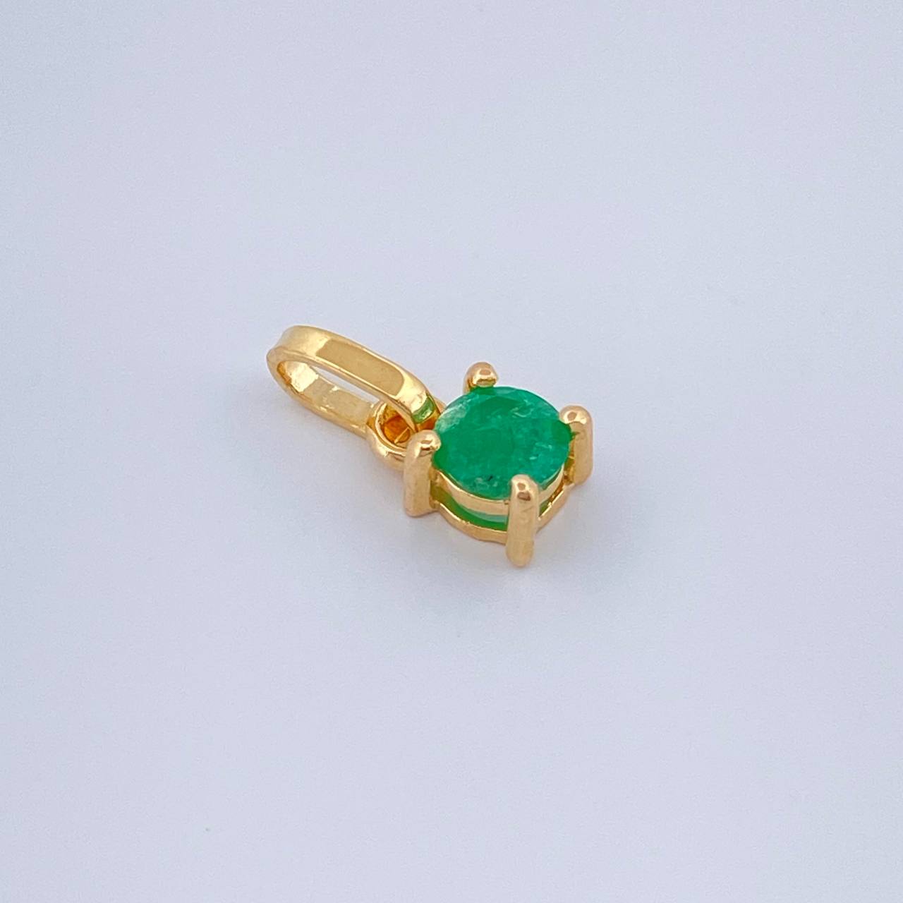 Dije Circular Esmeralda 0.5gr / 1/2 in / Oro Amarillo 18K %