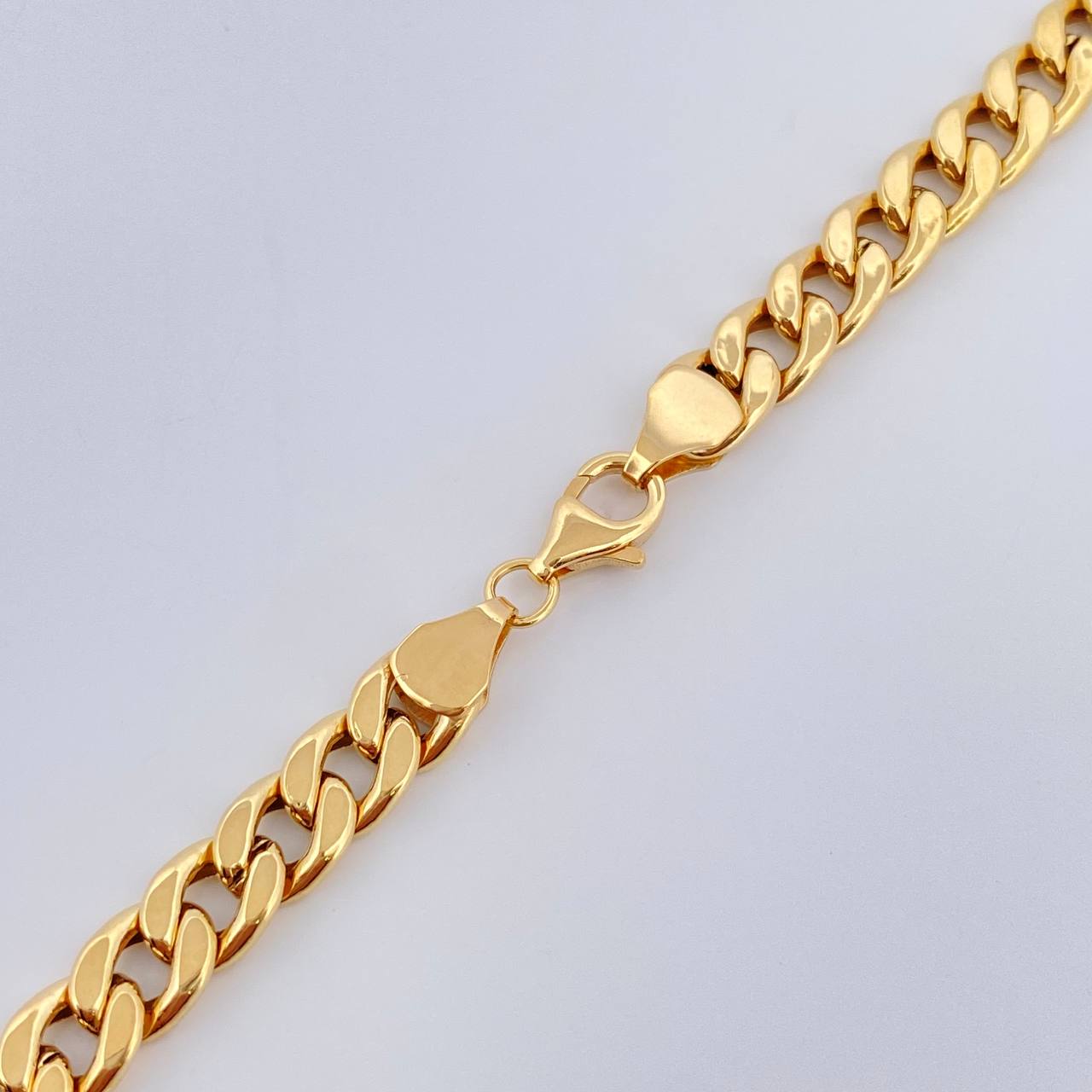 Cadena Cubana 8.9gr / 23 3/4 in / 5.75mm Oro Amarillo +1 18K %