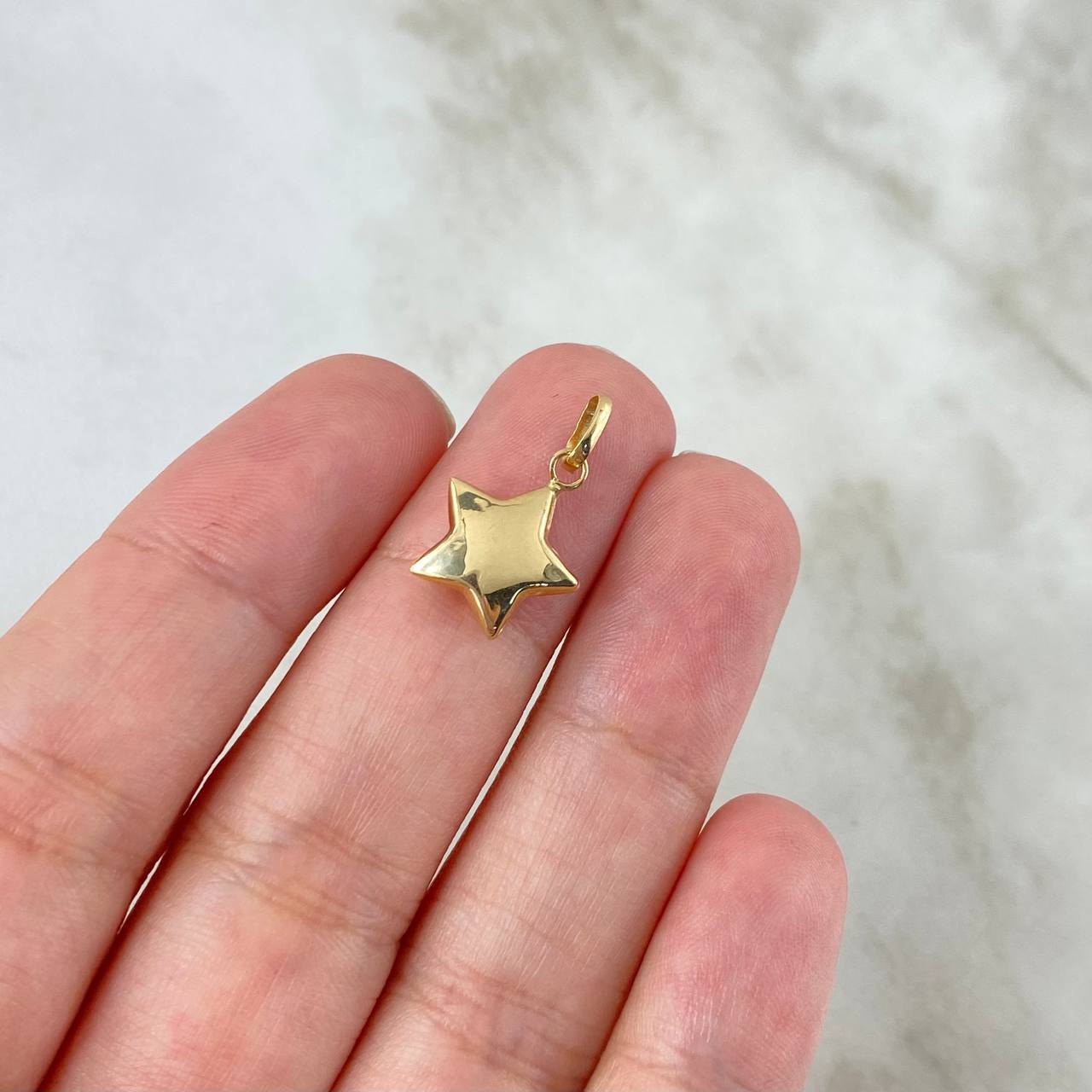 Pendant Star 0.55gr / 1.8cm / Stamped Yellow Gold ©