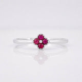 Anillo Flor Rubíes 16pts 1.1g / T6 3/4 Plata 925