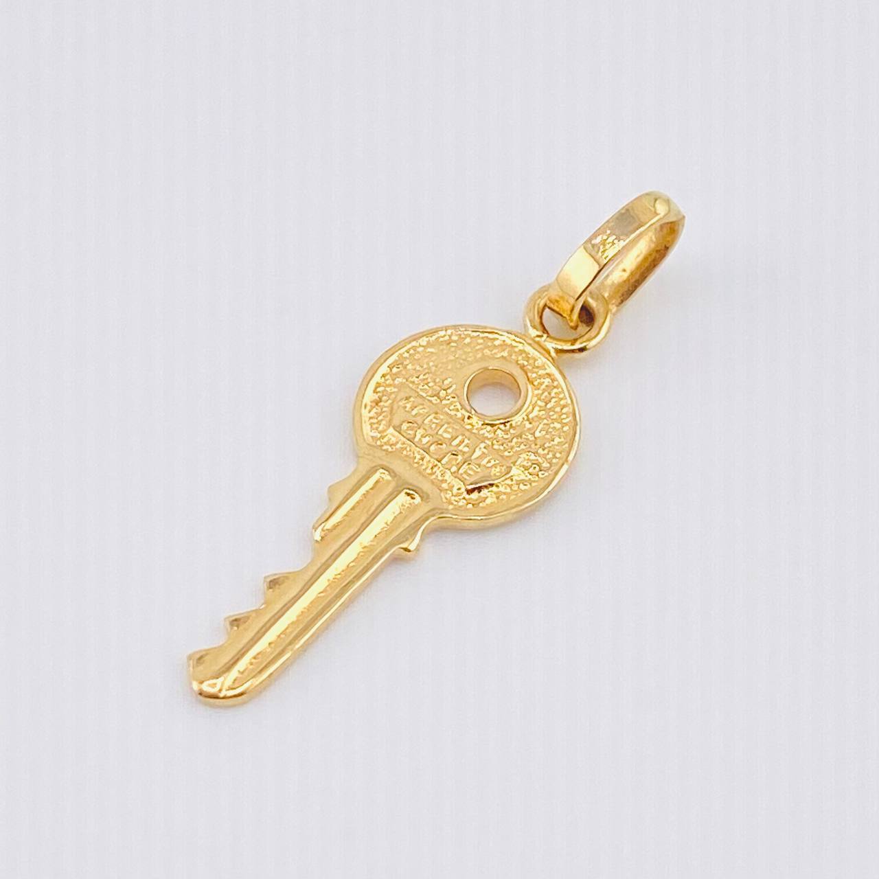Pendant Key 1.05gr / 1 in / Yellow Gold 18K *