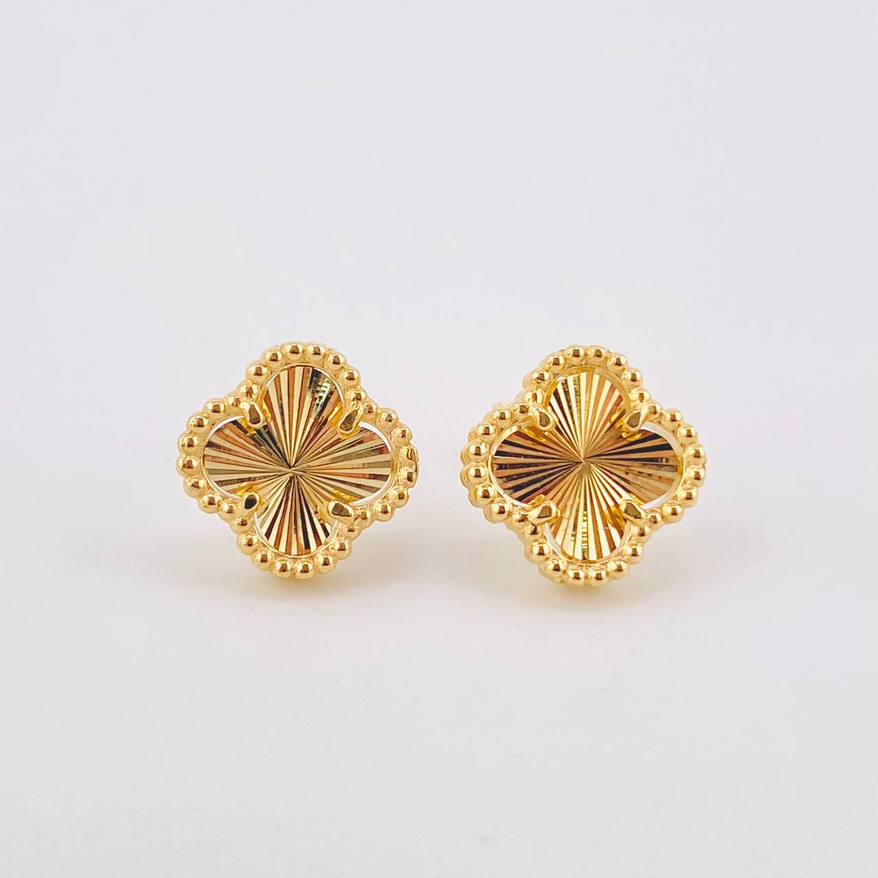 Topos Trebol Diamantado 2.6gr / 8.7mm Oro Amarillo 18K