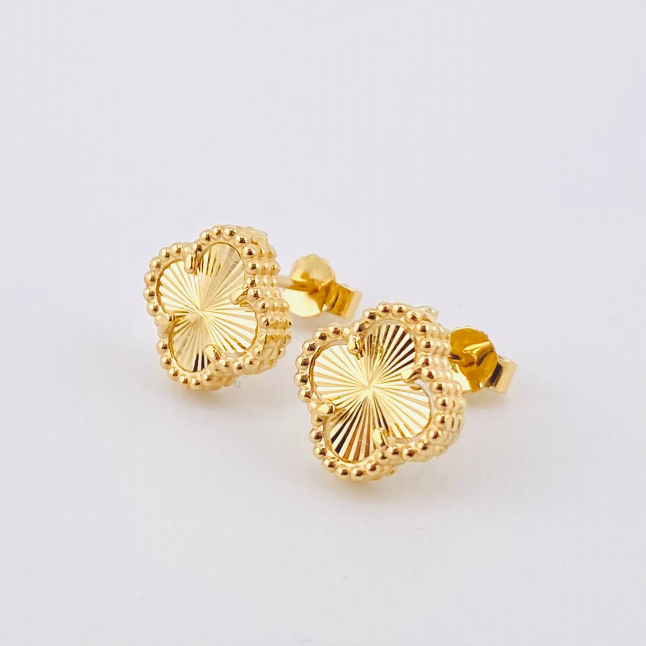 Topos Trebol Diamantado 2.6gr / 8.7mm Oro Amarillo 18K