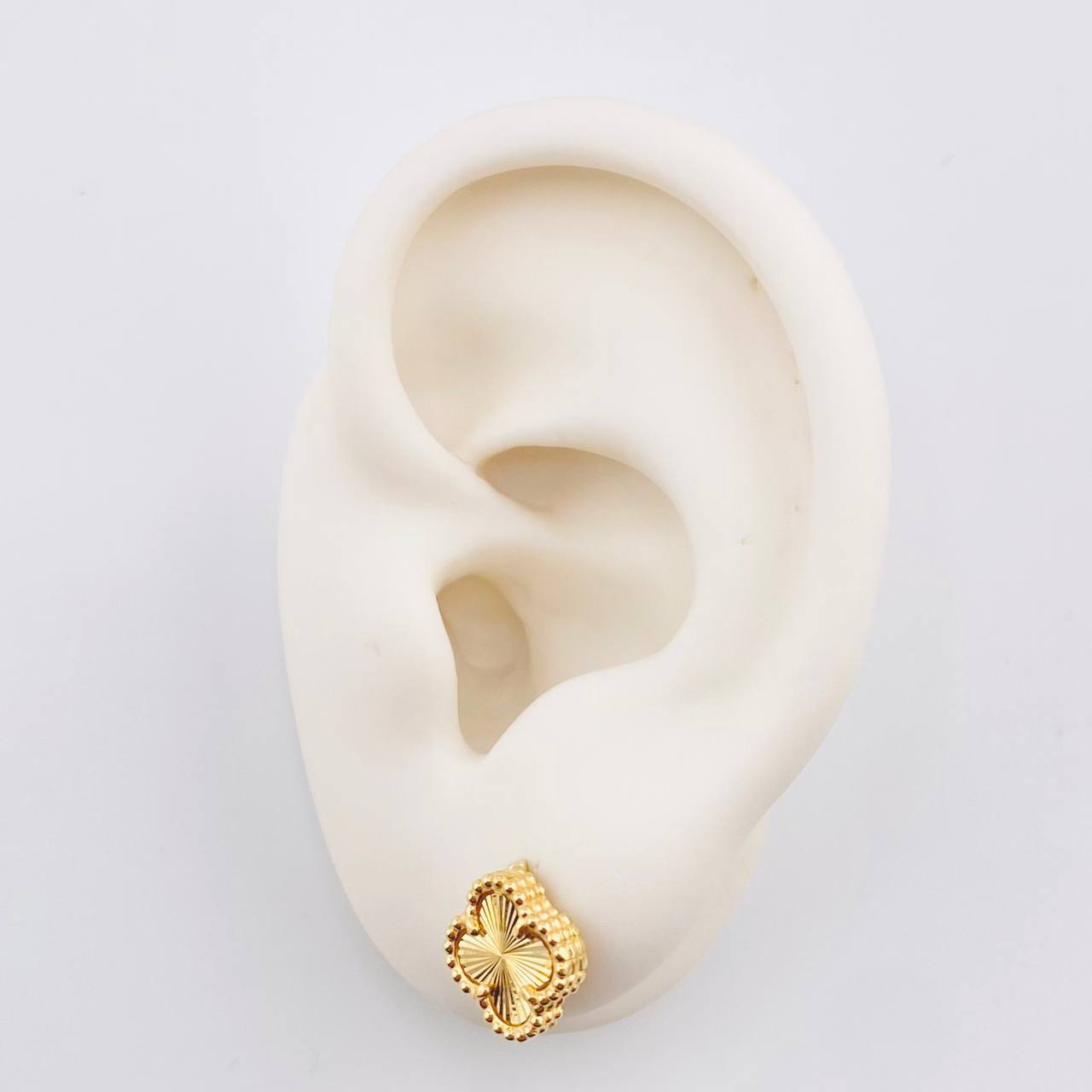 Topos Trebol Diamantado 2.6gr / 8.7mm Oro Amarillo 18K