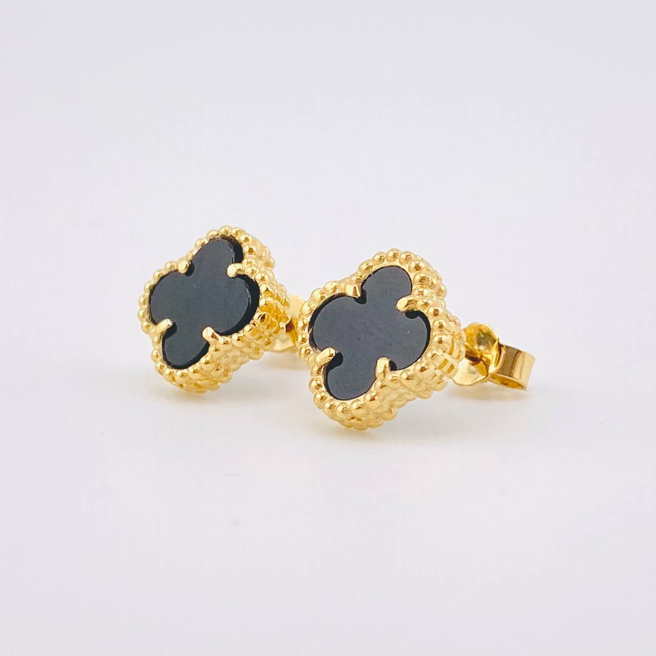 Topos Trebol Negro 2.55gr / 8.7mm Oro Amarillo 18K