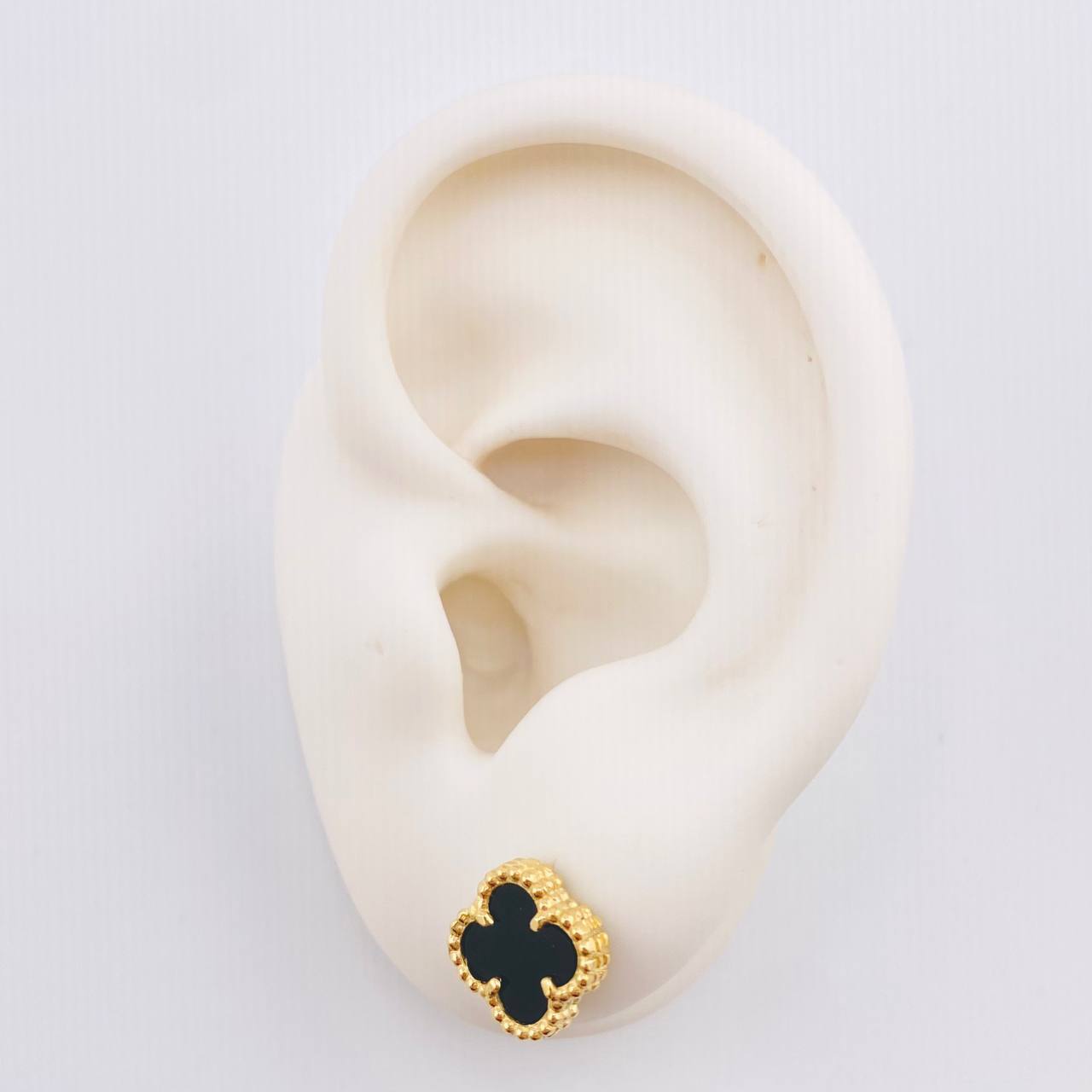 Topos Trebol Negro 2.55gr / 8.7mm Oro Amarillo 18K