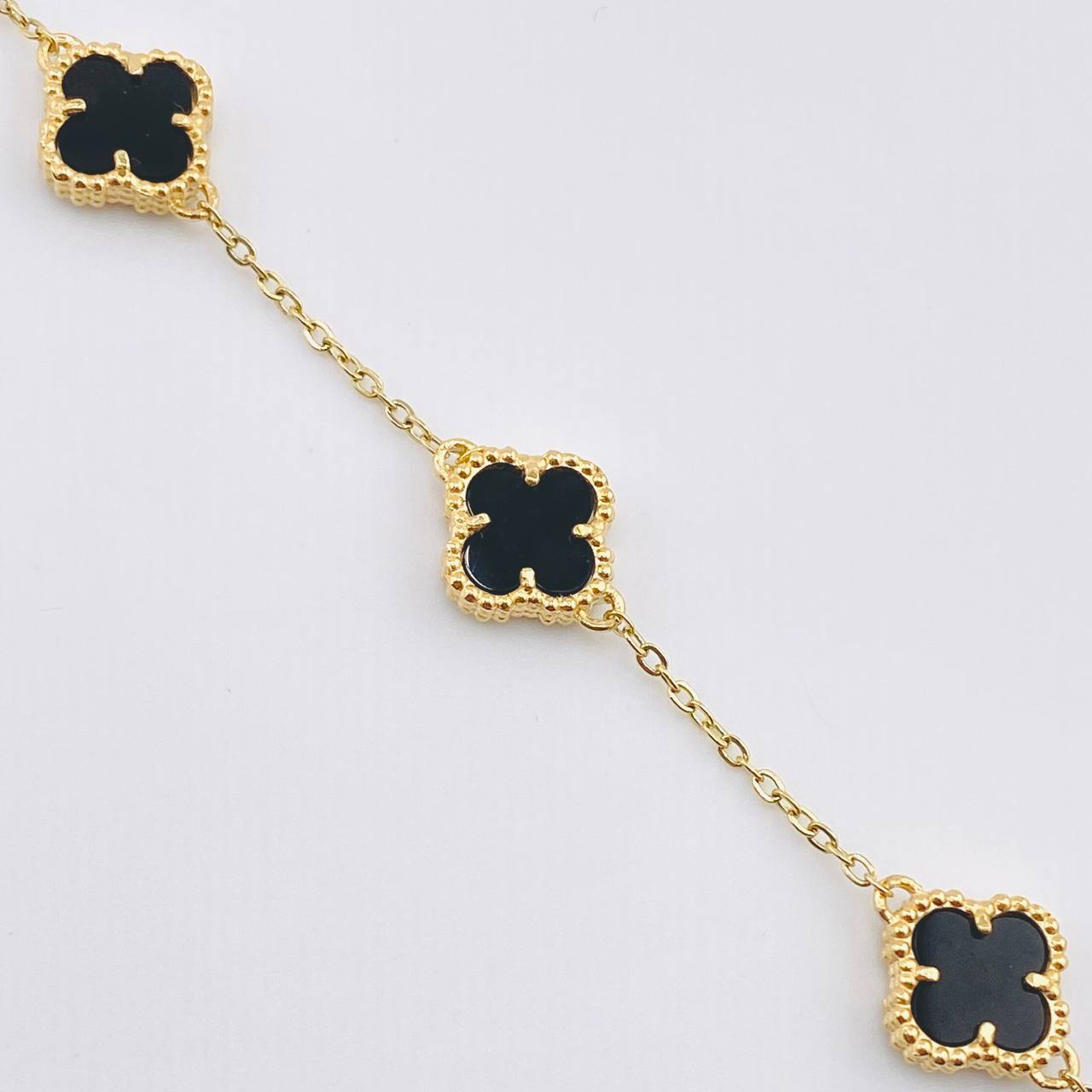 Pulso Aro Seguido Trebol Negro  4.85gr / 7 1/2 in / 9.2mm Oro Amarillo 18K