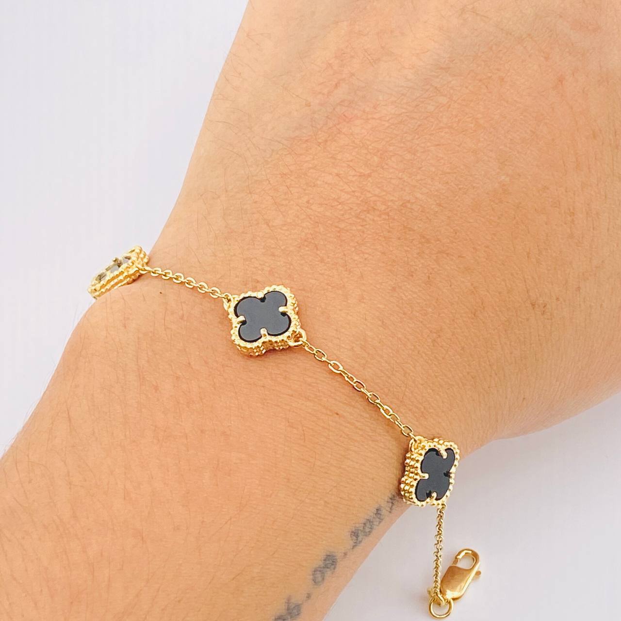 Pulso Aro Seguido Trebol Negro  4.85gr / 7 1/2 in / 9.2mm Oro Amarillo 18K