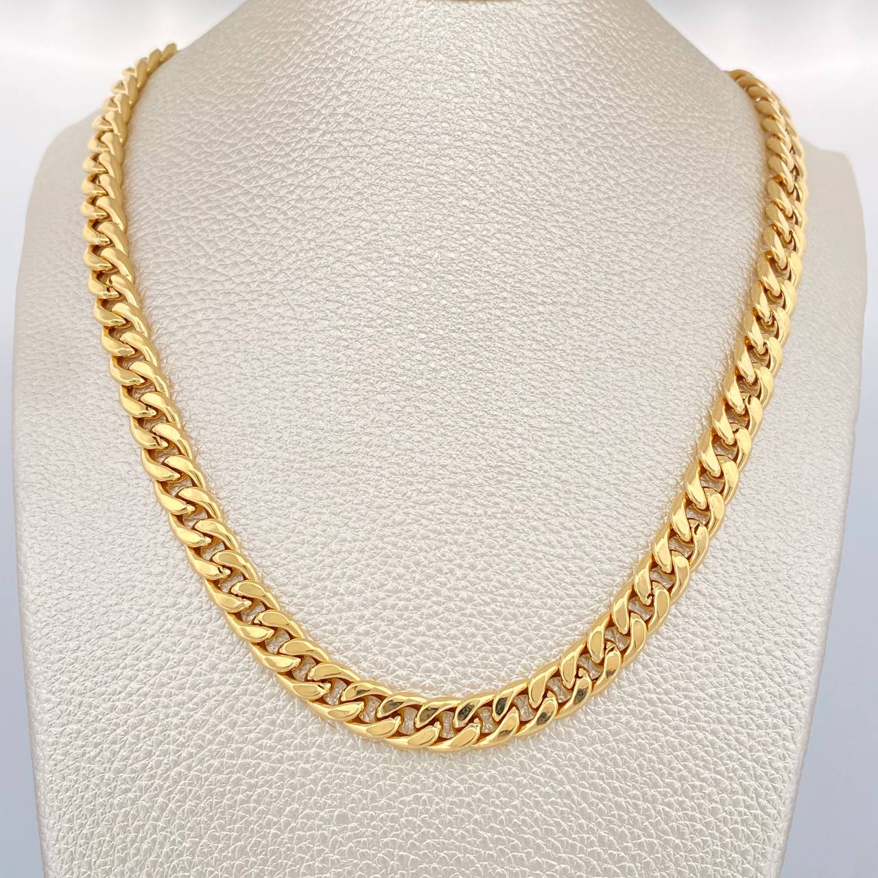 Cadena Cubana 14.4gr / 23 1/2 in / 7.22mm Oro Amarillo +1 18K $