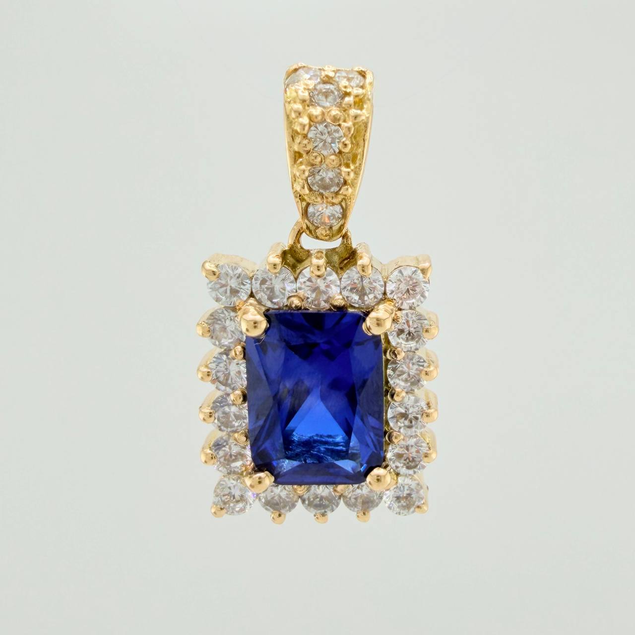 Dije Halo Cuadrado 4.25gr / 3/4 in / Oro Amarillo 18K &