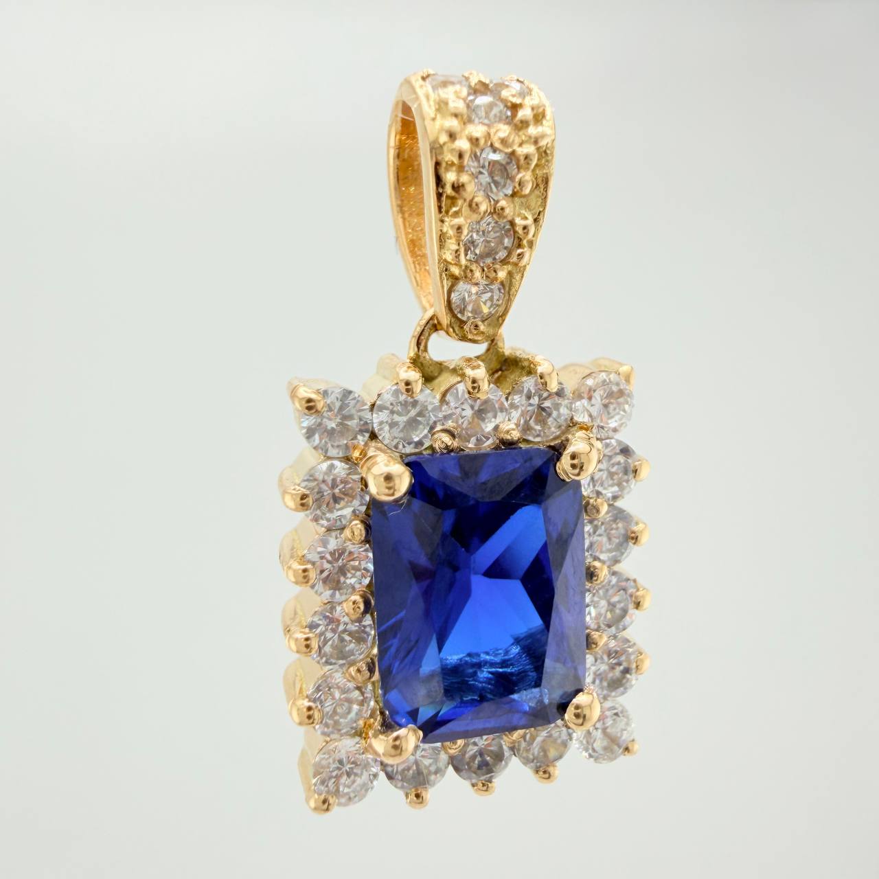 Dije Halo Cuadrado 4.25gr / 3/4 in / Oro Amarillo 18K &