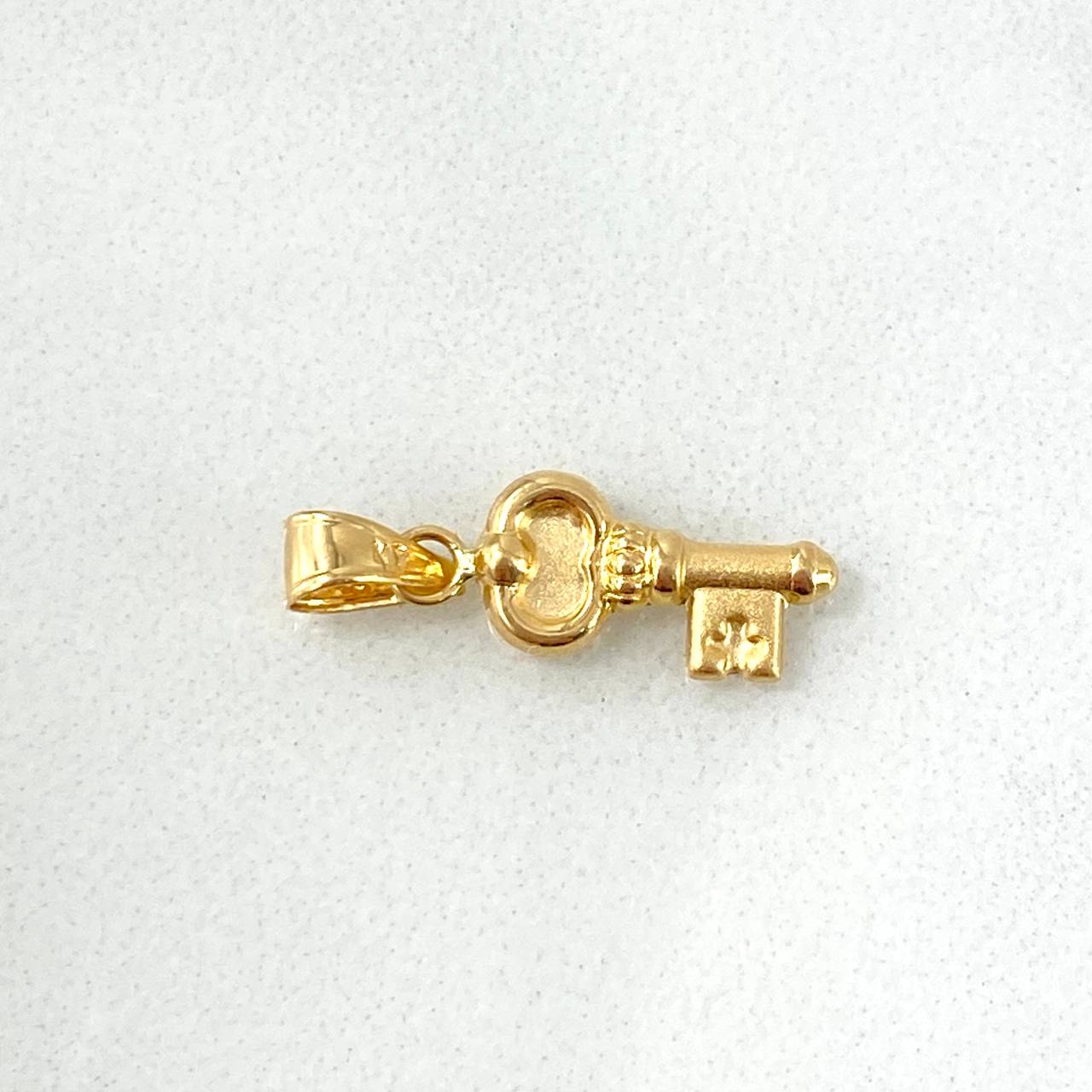 Dije Llave Medieval 0.45gr / 1.8cm / Oro Amarillo 18K