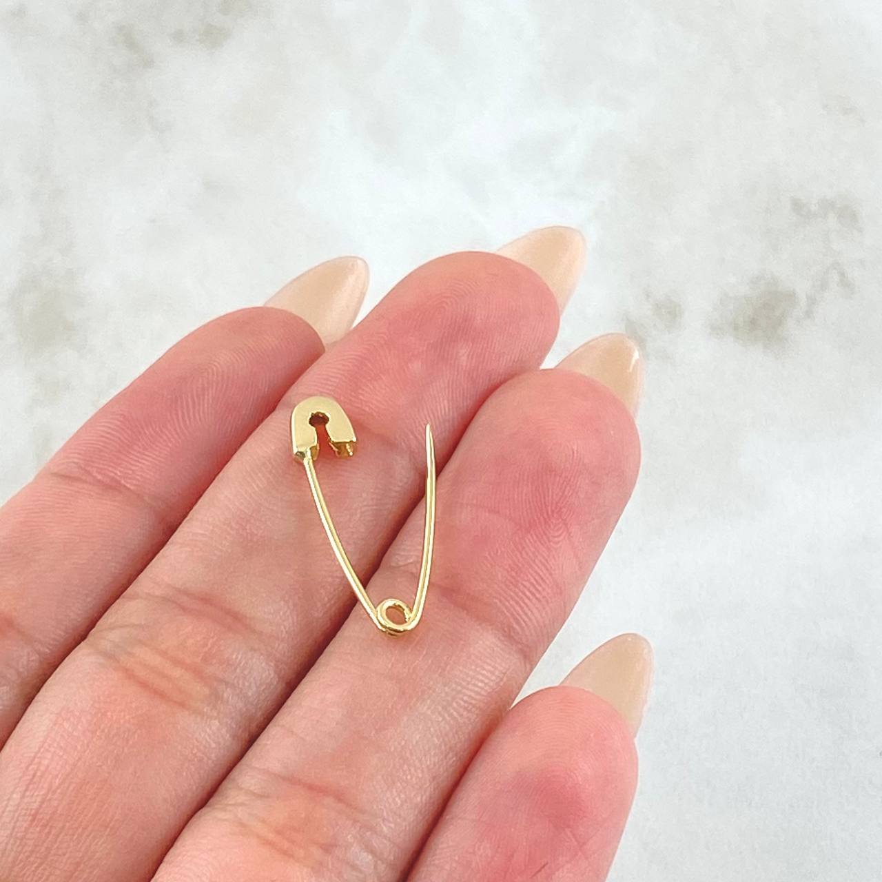 Charm Hook Nodriza 0.6gr / 2.3cm / 18K Yellow Gold ©