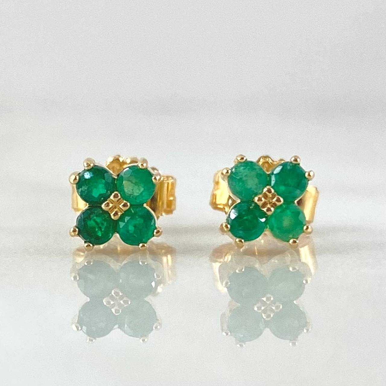 Stud Earrings Flower Emeralds 26pts 1.2gr / 18K Yellow Gold ©