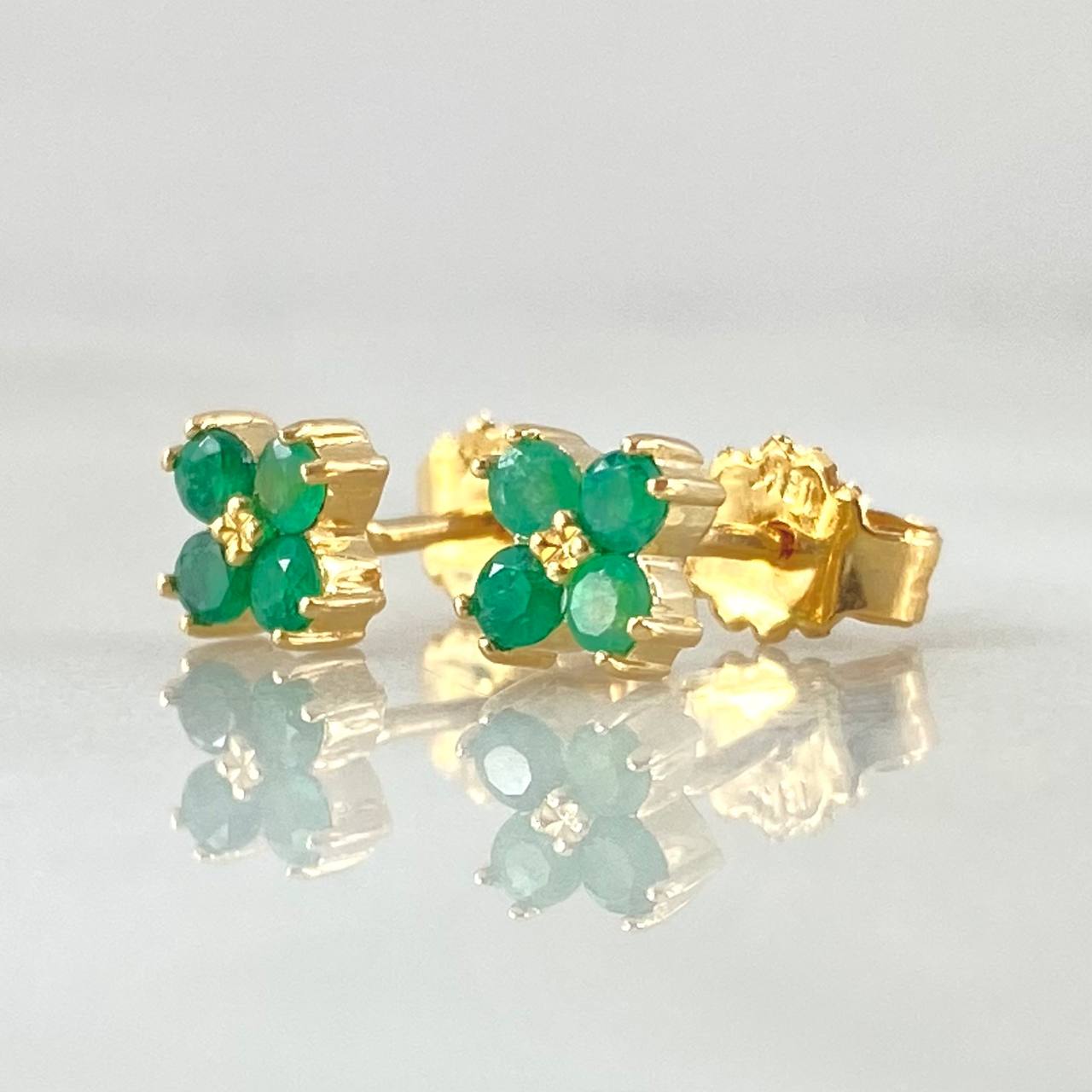 Stud Earrings Flower Emeralds 26pts 1.2gr / 18K Yellow Gold ©