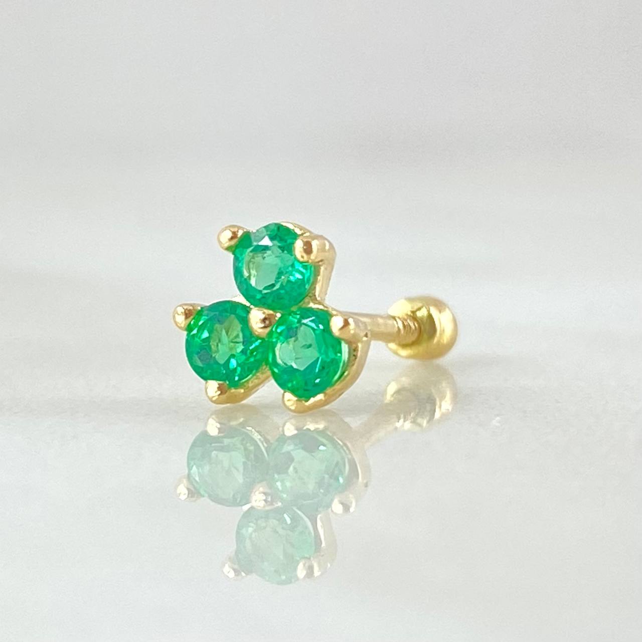 Clover Piercing Emeralds 24pts 0.6gr / 1.3cm / 18K Yellow Gold ©