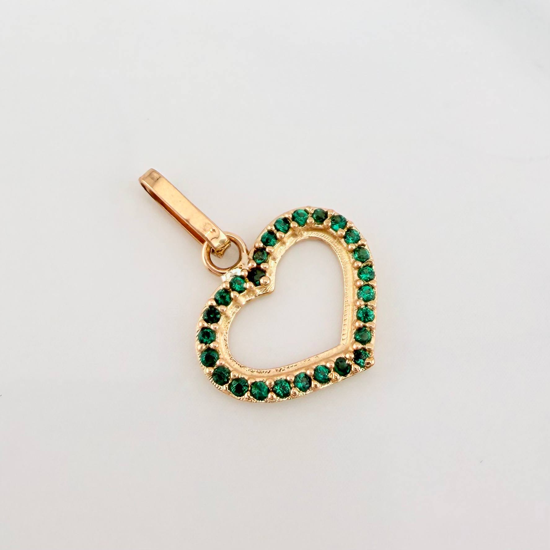 Dije Silueta Corazón 0.8 g / 3/4 in Oro Amarillo 18K