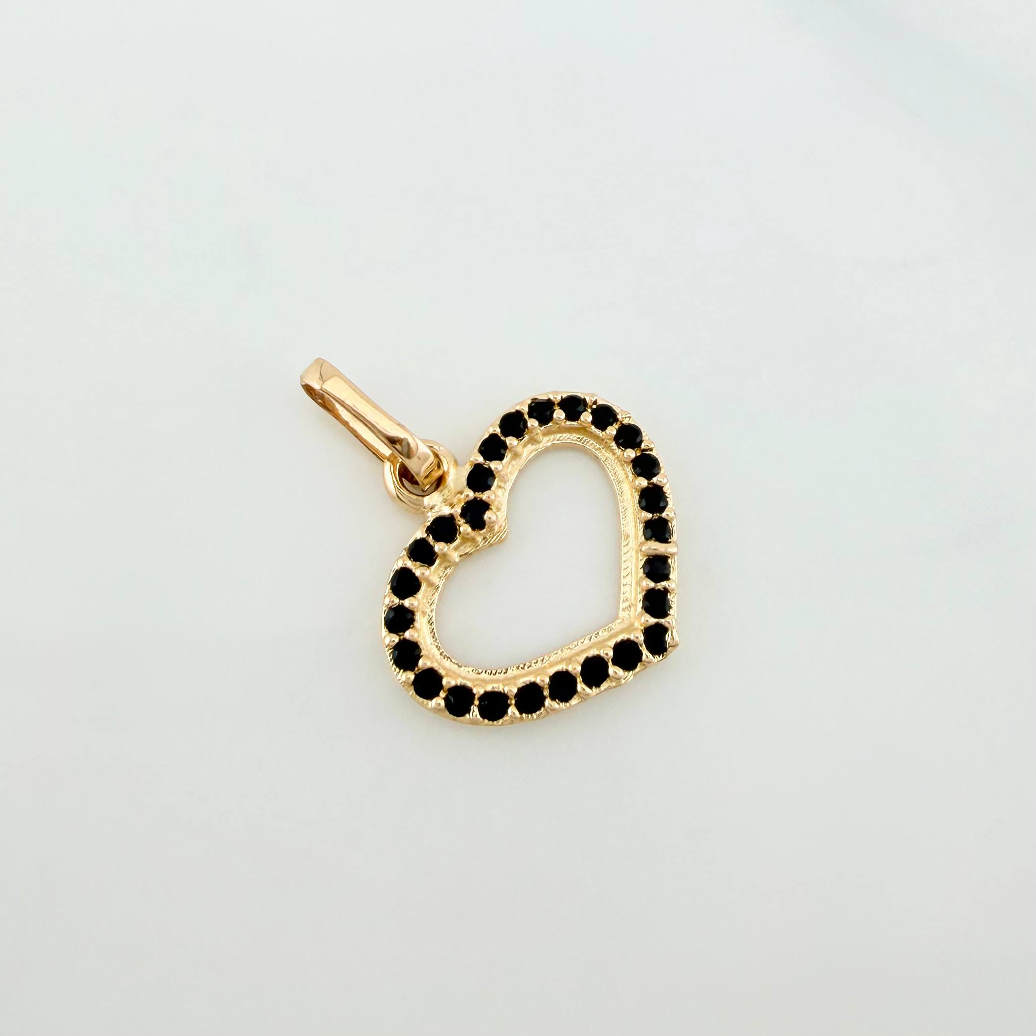 Dije Silueta Corazón 0.8 g / 3/4 in Oro Amarillo 18K