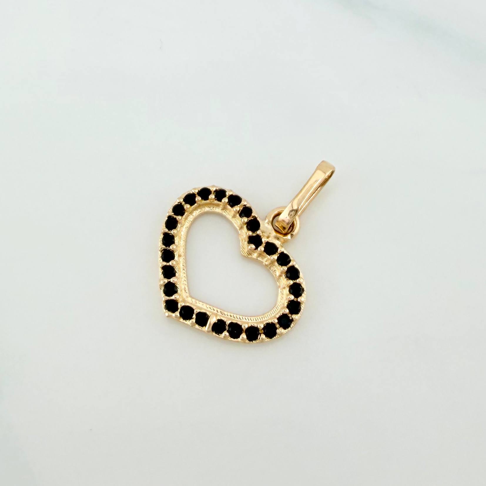Dije Silueta Corazón 0.8 g / 3/4 in Oro Amarillo 18K