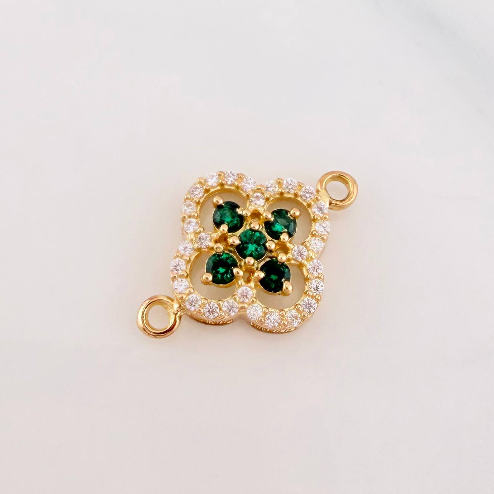 Double Clover Charm 1.5 g / 3/4 in 18K Yellow Gold