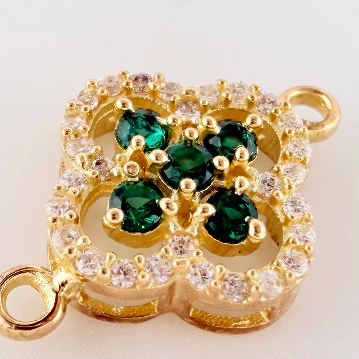 Double Clover Charm 1.5 g / 3/4 in 18K Yellow Gold