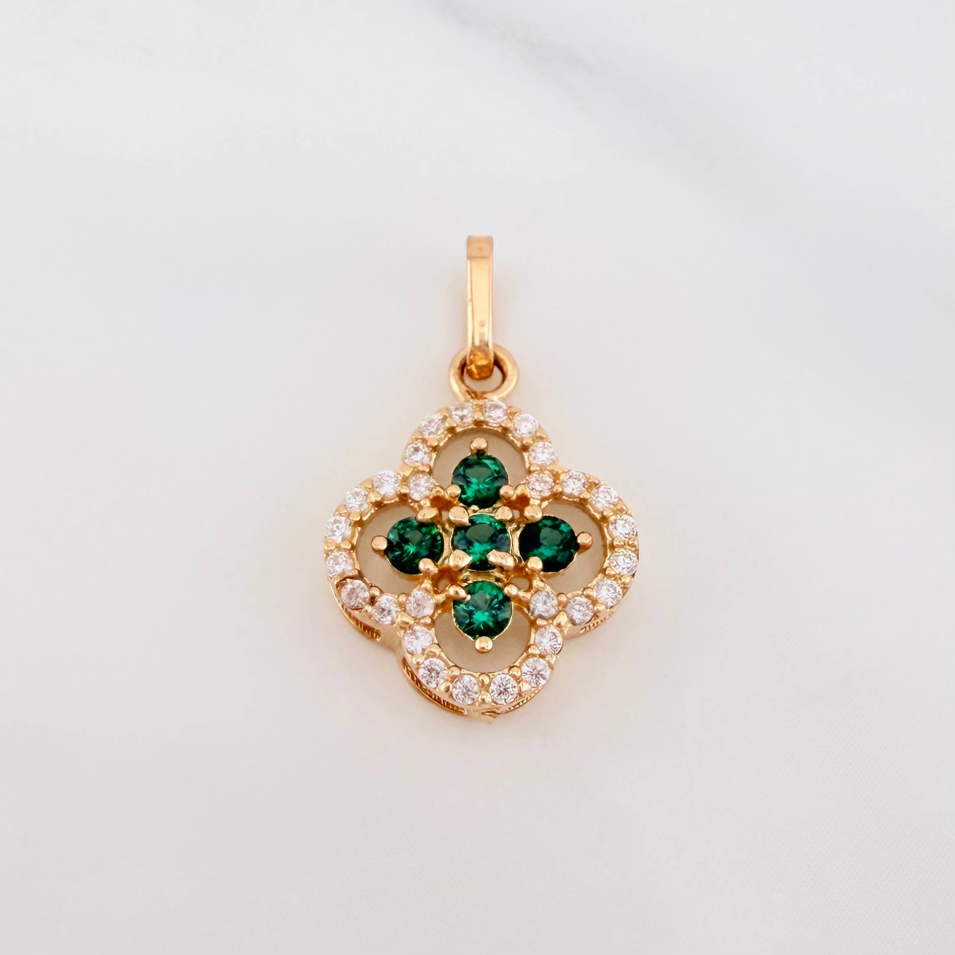 Dije Trebol Doble 1.45 g / 3/4 in Oro Amarillo 18K