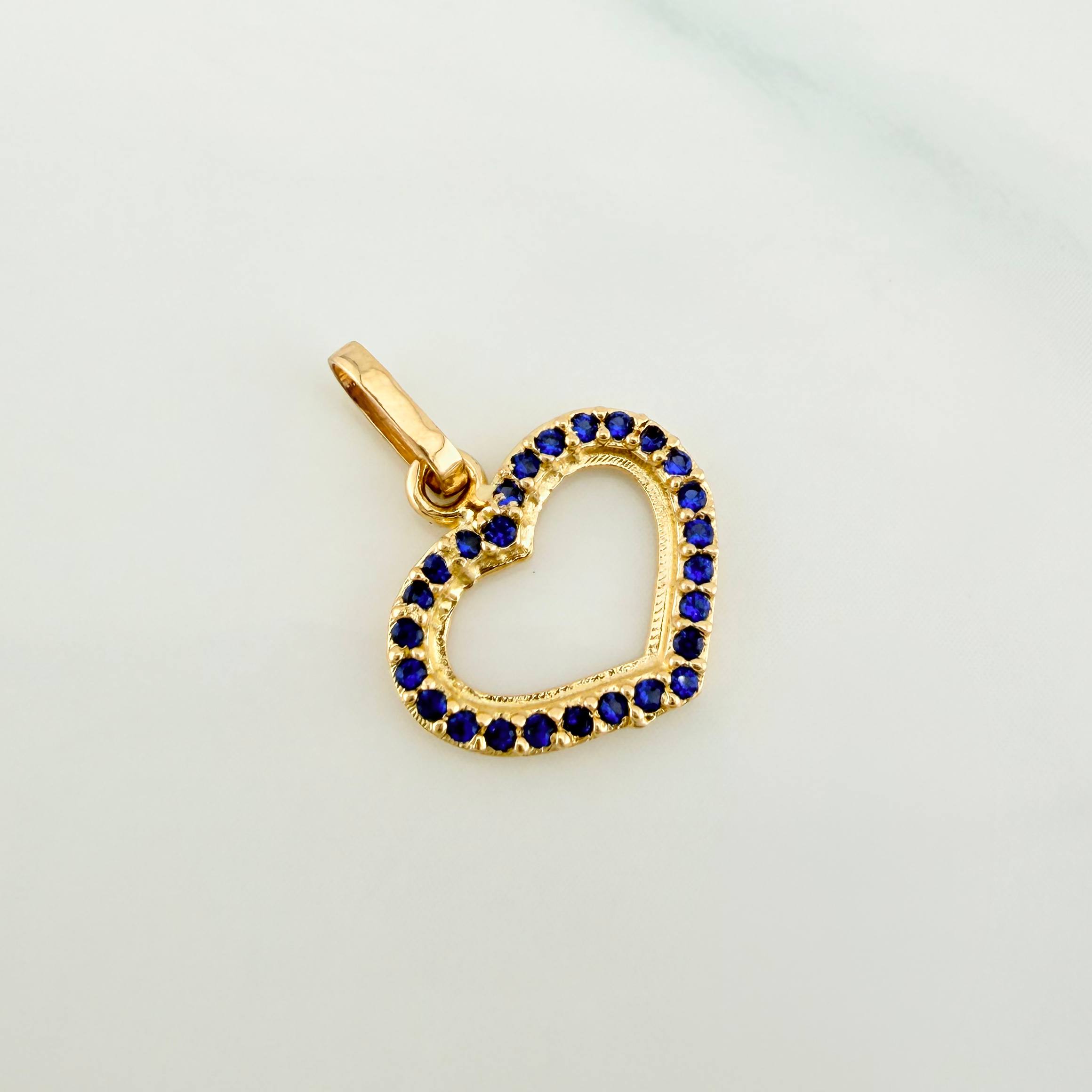 Dije Silueta Corazón 0.7 g / 3/4 in Oro Amarillo 18K