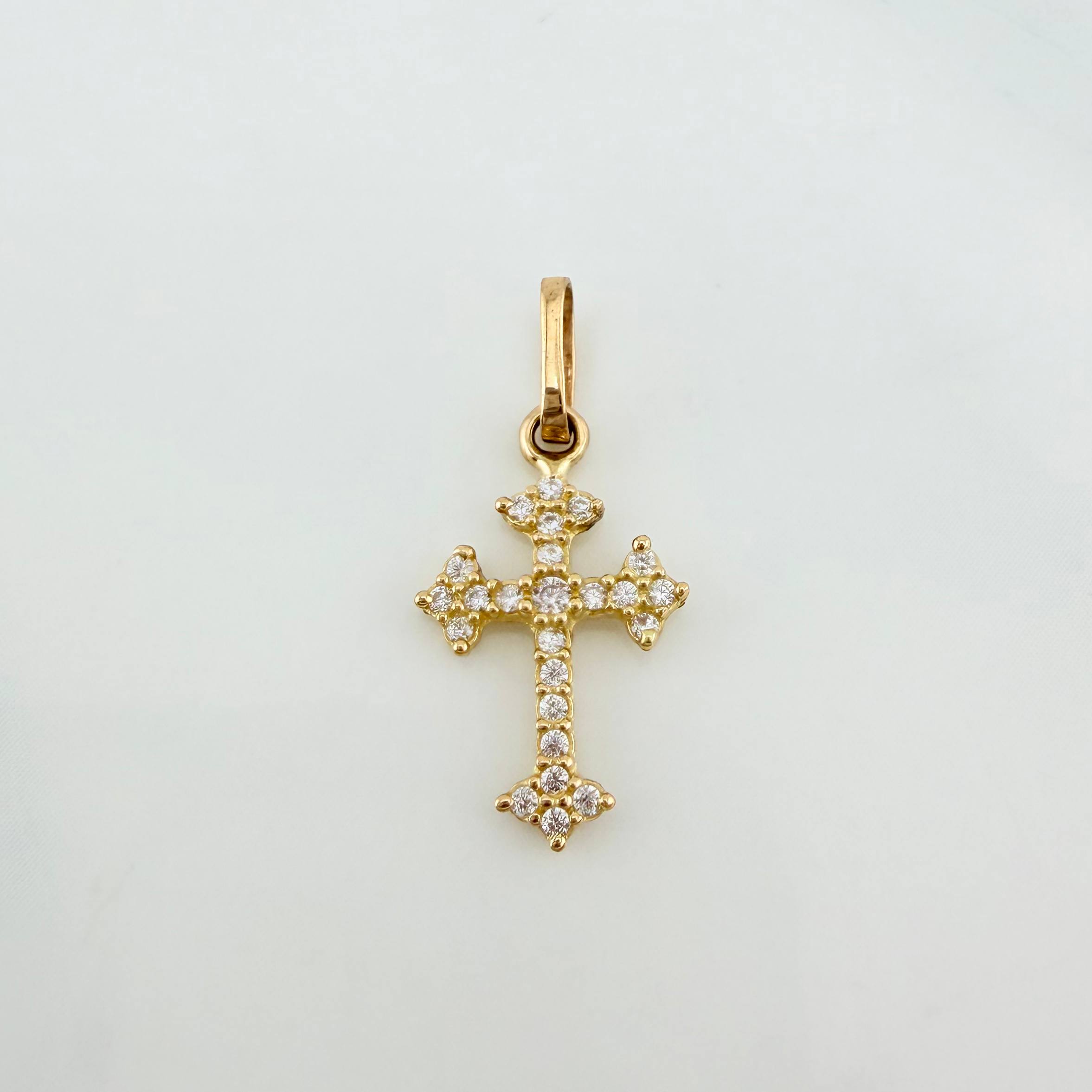 Dije Cruz Gótica 0.7 g / 3/4 in Oro Amarillo 18K