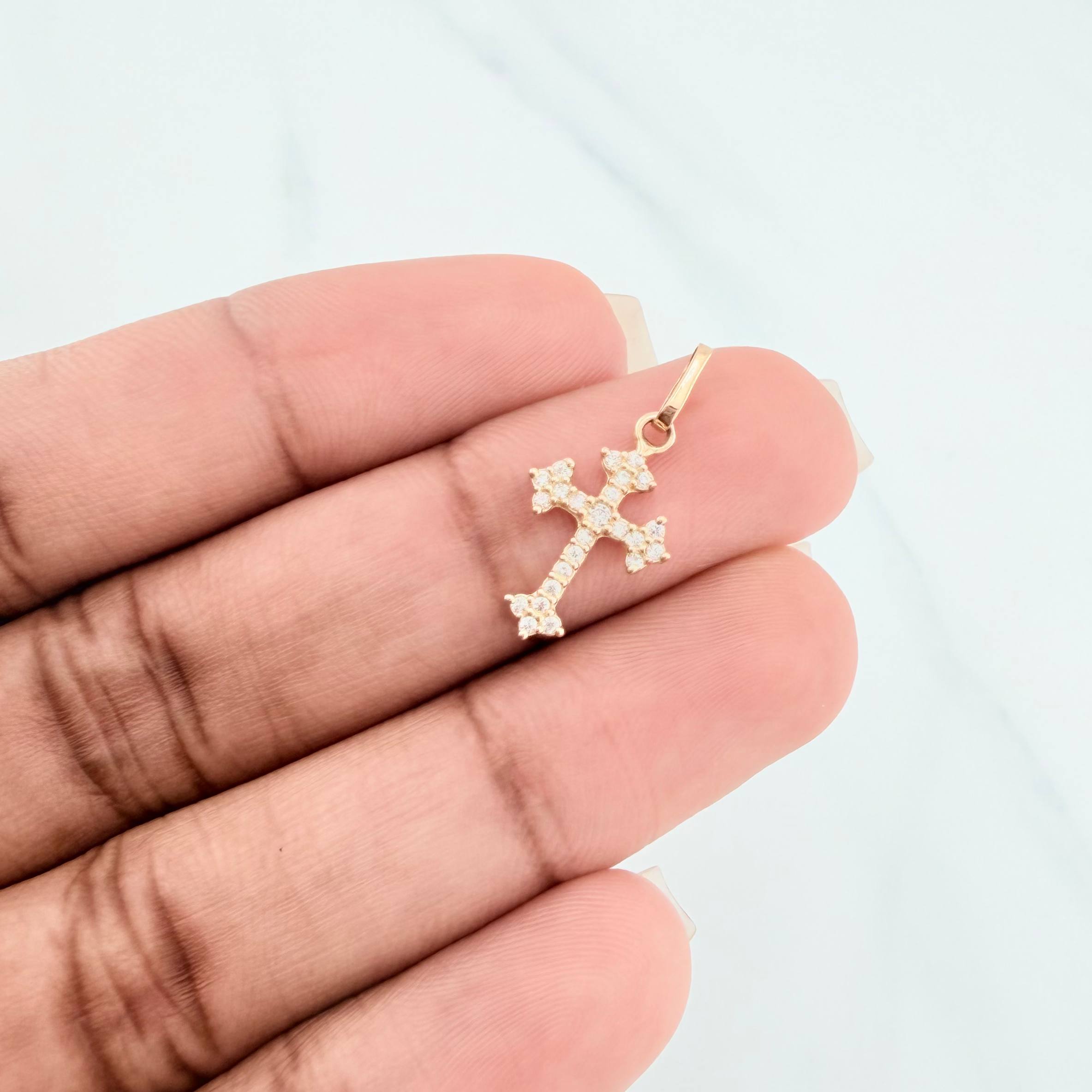 Gothic Cross Pendant 0.75 g / 3/4 in 18K Yellow Gold