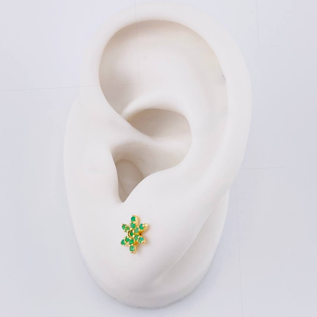 Topos Flor Esmeraldas 15pts 1.15g / in / 6.8mm Oro Amarillo 18K