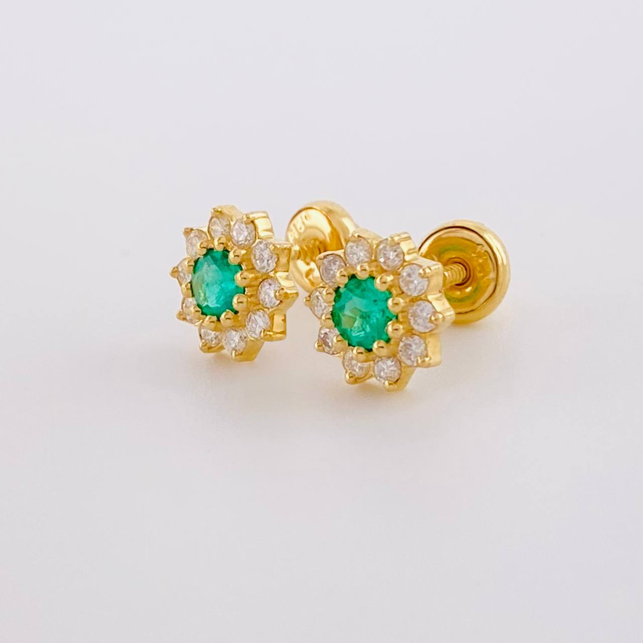 Topos Flor Tupida Esmeraldas 31pts Diamantes 30pts 1.95g / in / 8.2mm Oro Amarillo 18K