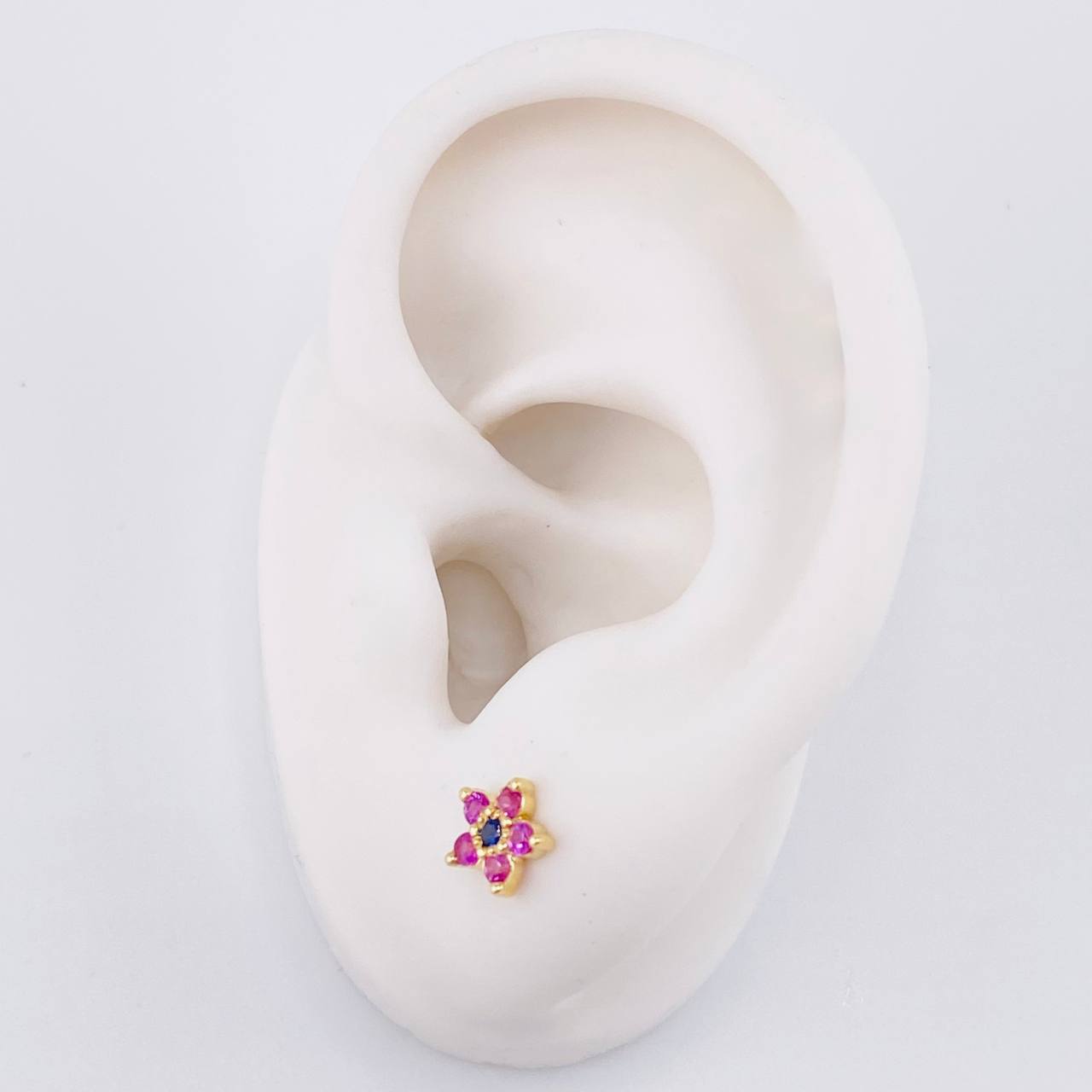 Topos Flor Cinco Puntas Zafiros 39pts 1.3g / in / 6.8mm Oro Amarillo 18K