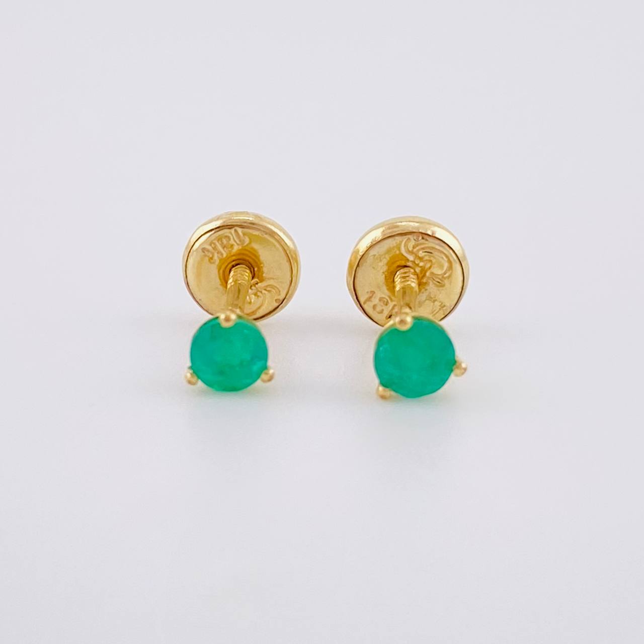 Stud Earrings Three Claws Emeralds 30pts 0.75g / in / 3.8mm Yellow Gold 18K