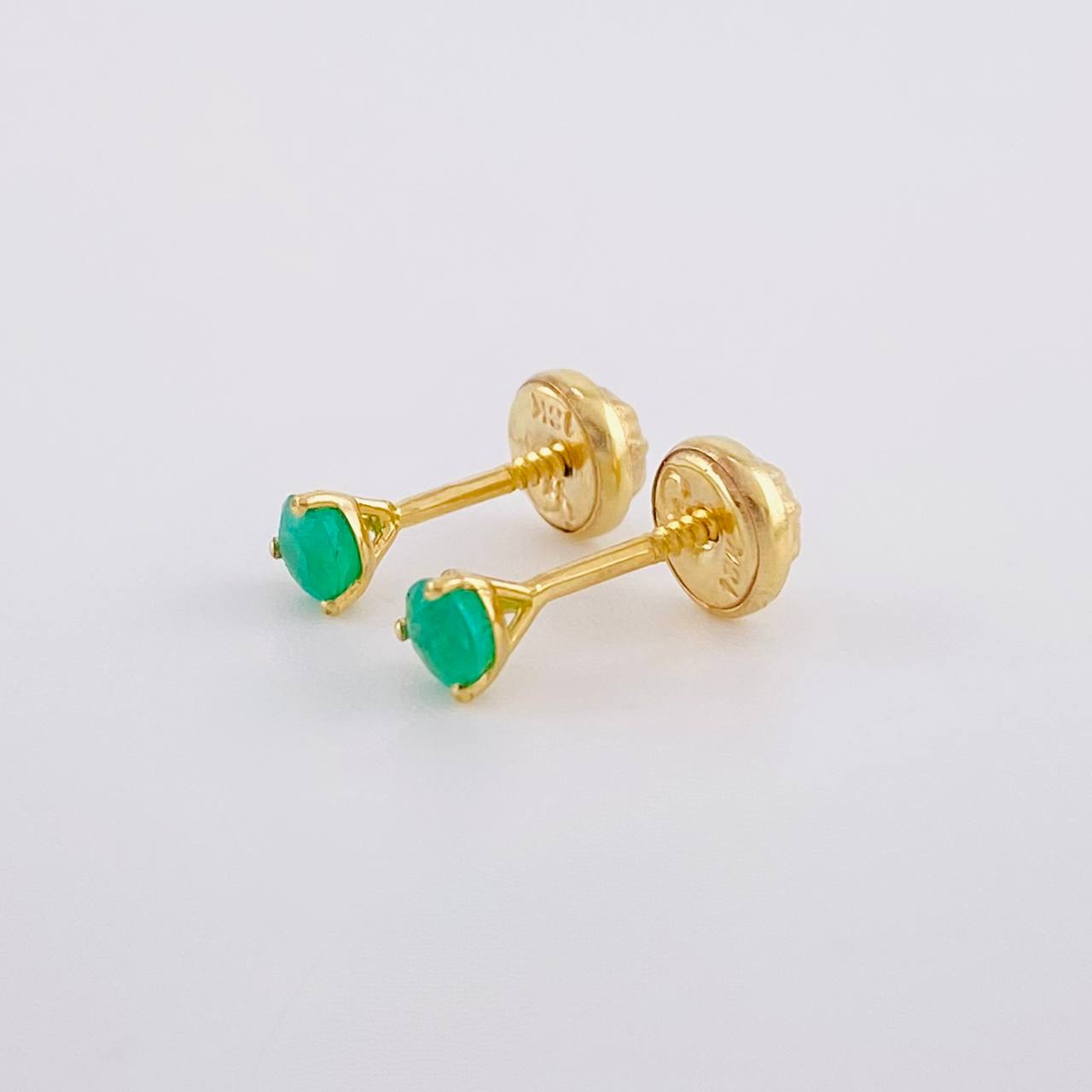 Stud Earrings Three Claws Emeralds 30pts 0.75g / in / 3.8mm Yellow Gold 18K