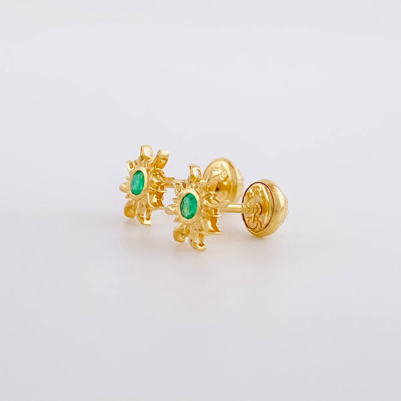 Topos Sol Esmeralda 9pts 1.4g / in / 7.4mm Oro Amarillo 18K