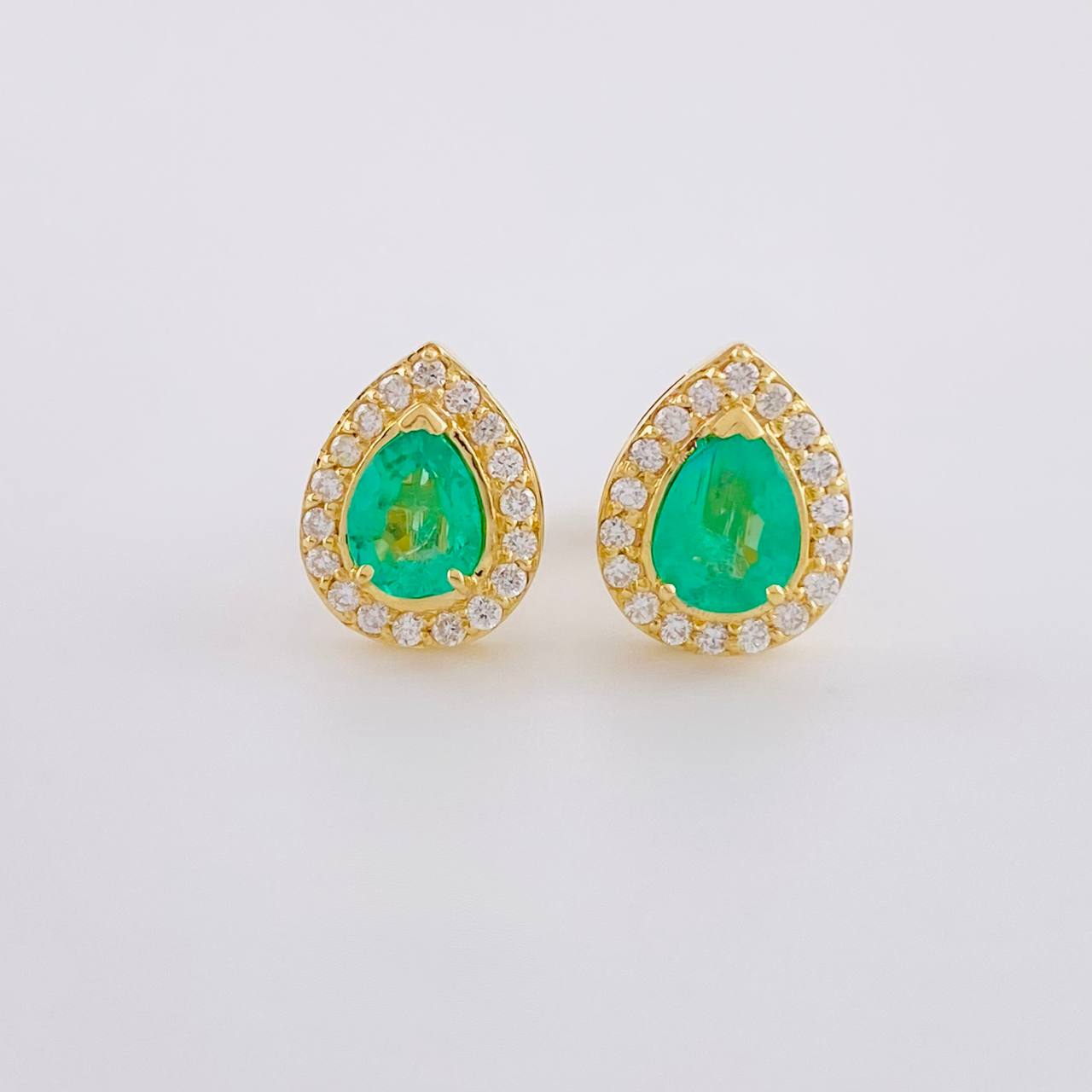 Topos Gota Esmeraldas 91pts Diamantes 33pts 3.05g / in / 11.3mm Oro Amarillo 18K