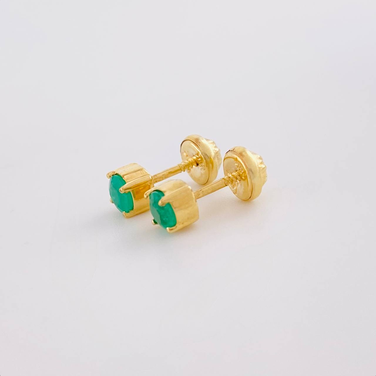 Stud Earrings Four Prongs Emeralds 45pts 1.35g / in / 4.6mm Yellow Gold 18K