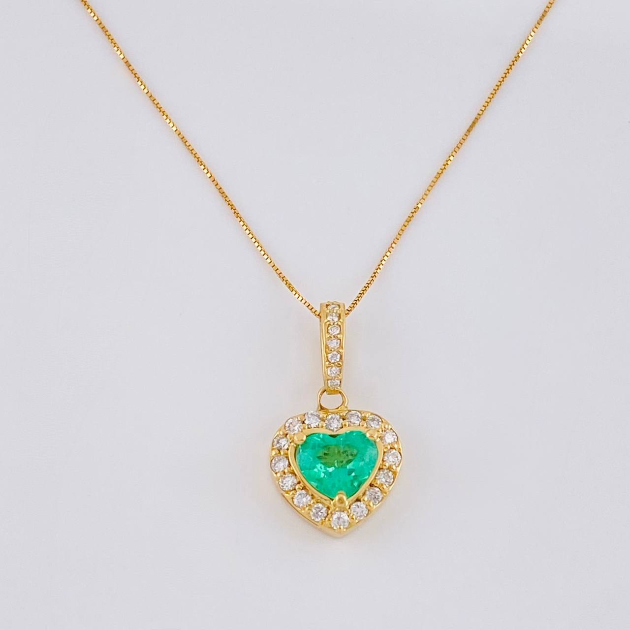 Stud Earrings Heart Chain Dense Emeralds 2.88 Qts Diamonds 79pts 7.55g / in / 11.1mm Yellow Gold 18K