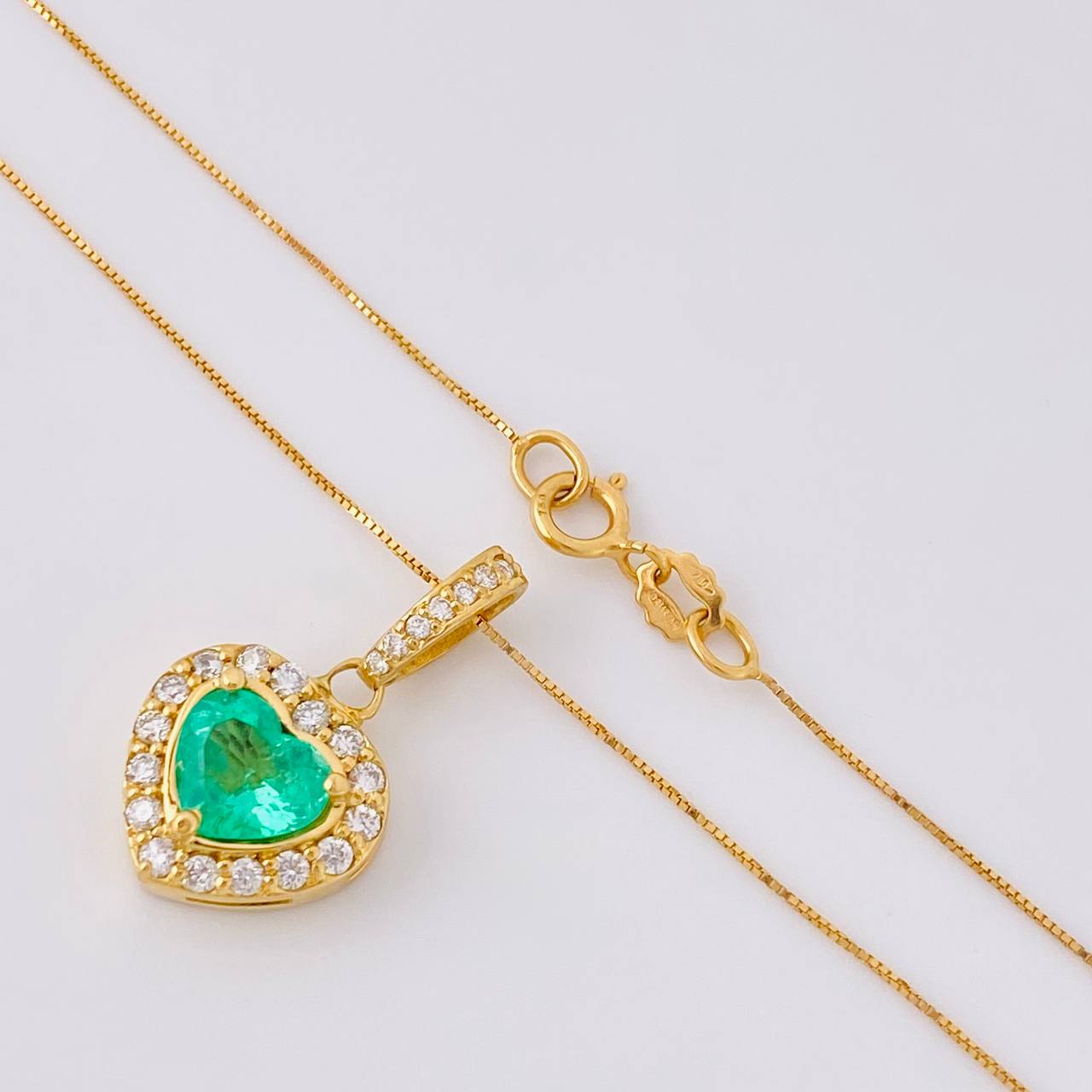 Stud Earrings Heart Chain Dense Emeralds 2.88 Qts Diamonds 79pts 7.55g / in / 11.1mm Yellow Gold 18K
