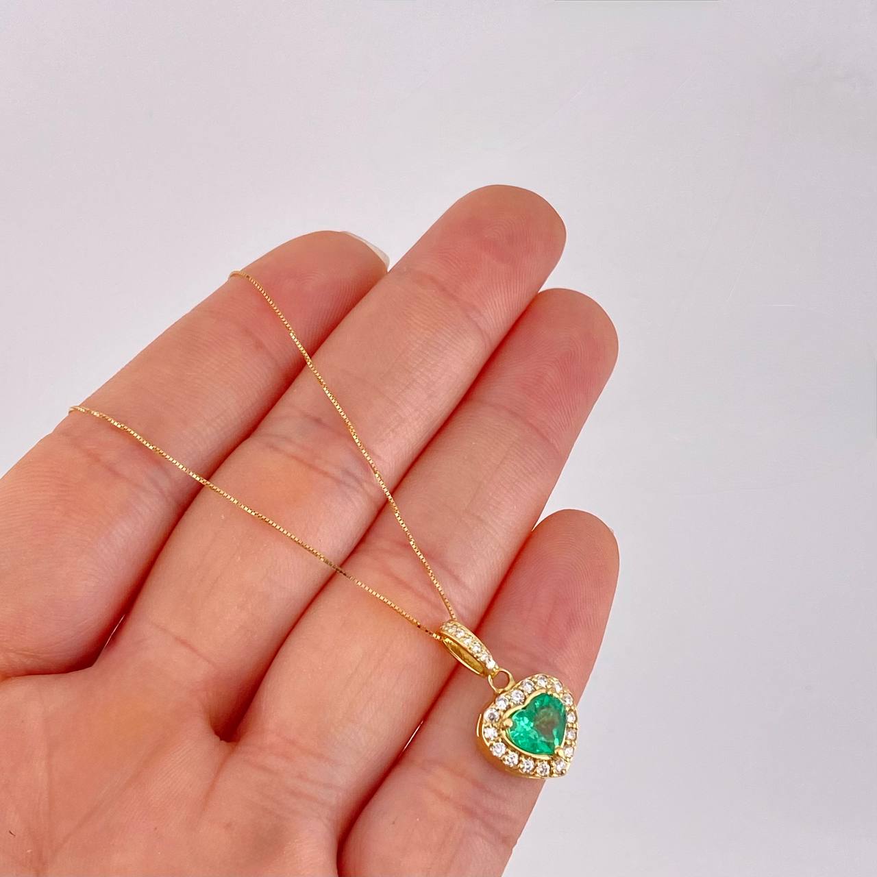 Stud Earrings Heart Chain Dense Emeralds 2.88 Qts Diamonds 79pts 7.55g / in / 11.1mm Yellow Gold 18K