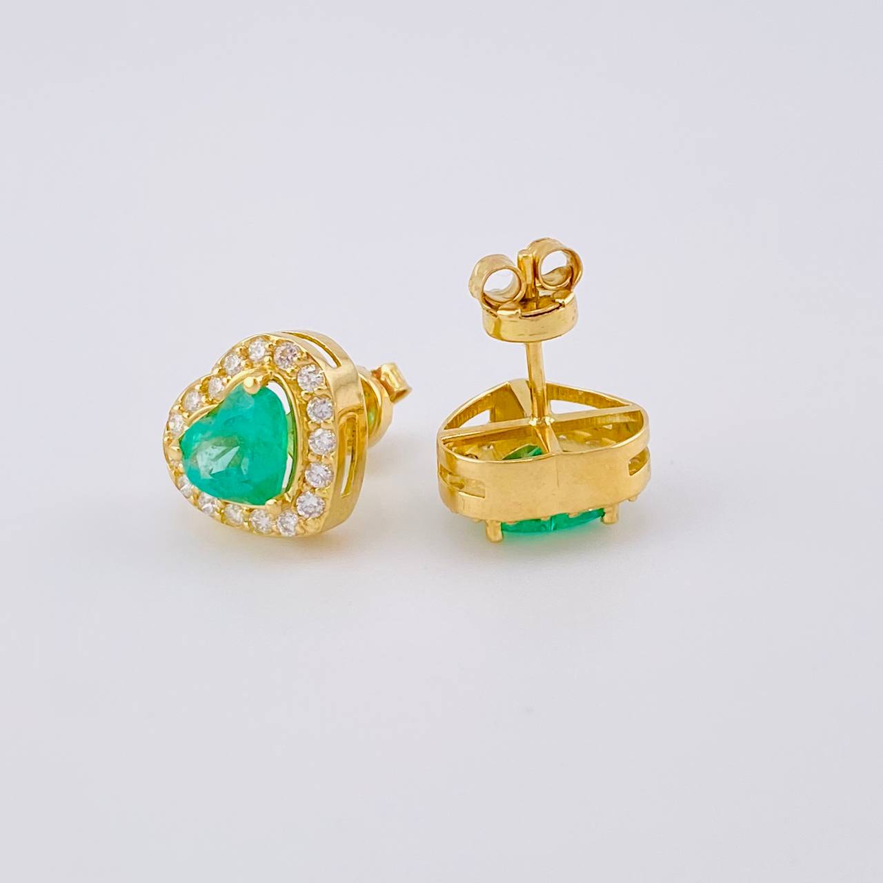 Stud Earrings Heart Chain Dense Emeralds 2.88 Qts Diamonds 79pts 7.55g / in / 11.1mm Yellow Gold 18K