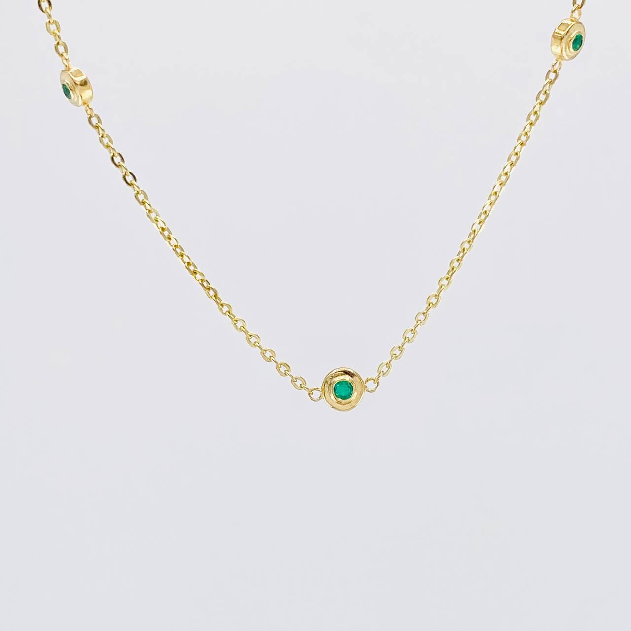 Interspersed Circles Chain Emeralds 24pts 4.2g / 18 in / 1.5mm 18K Yellow Gold