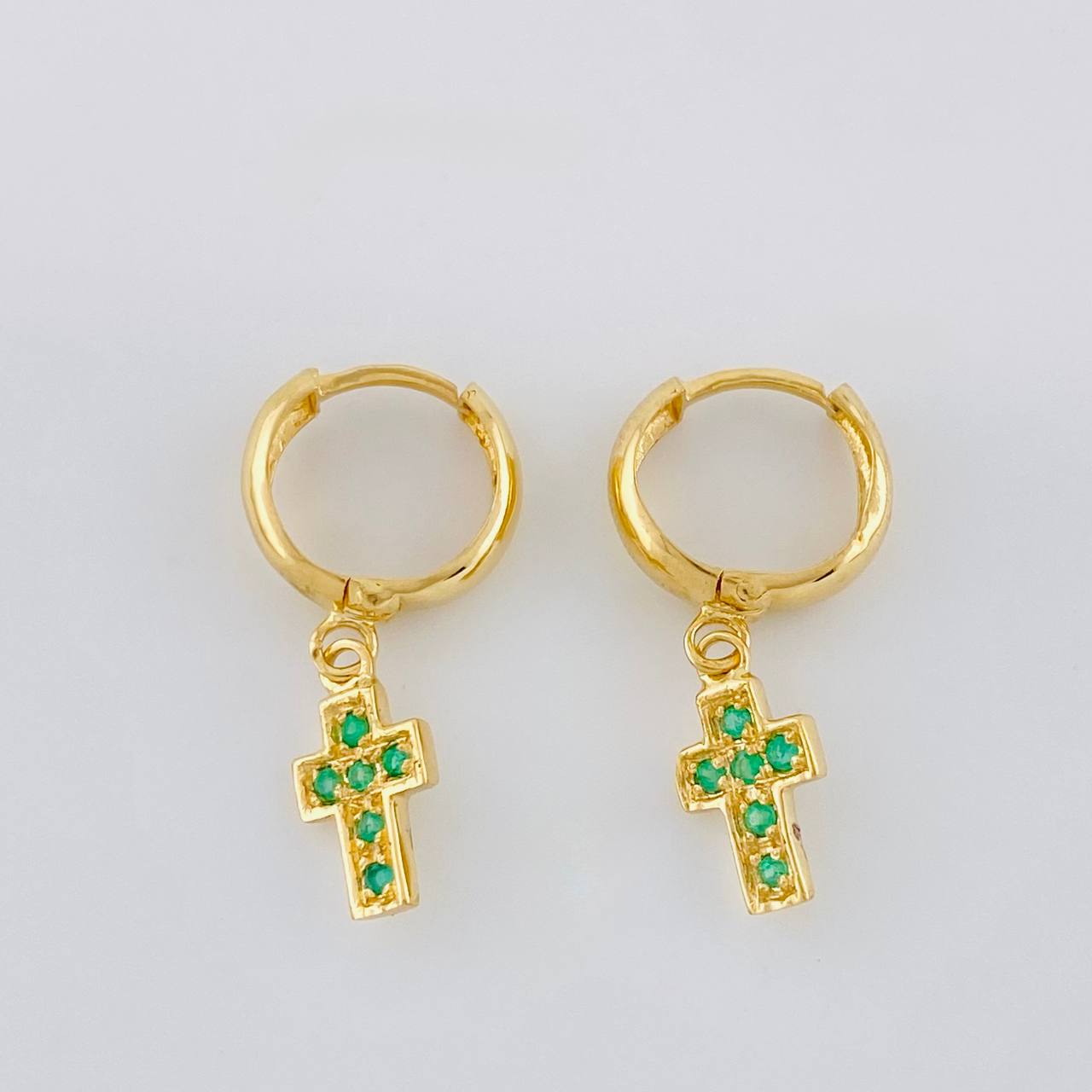 Candongas Cruz Tupida Esmeraldas 10pts 1.8g / 1/2 in Oro Amarillo 18K
