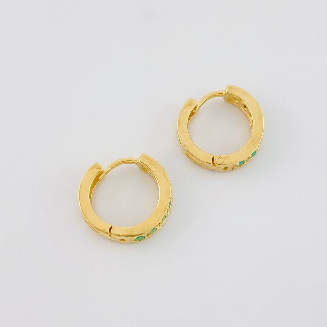 Candongas Carril Esmeraldas 19pts 2.15g / 1/2 in Oro Amarillo 18K