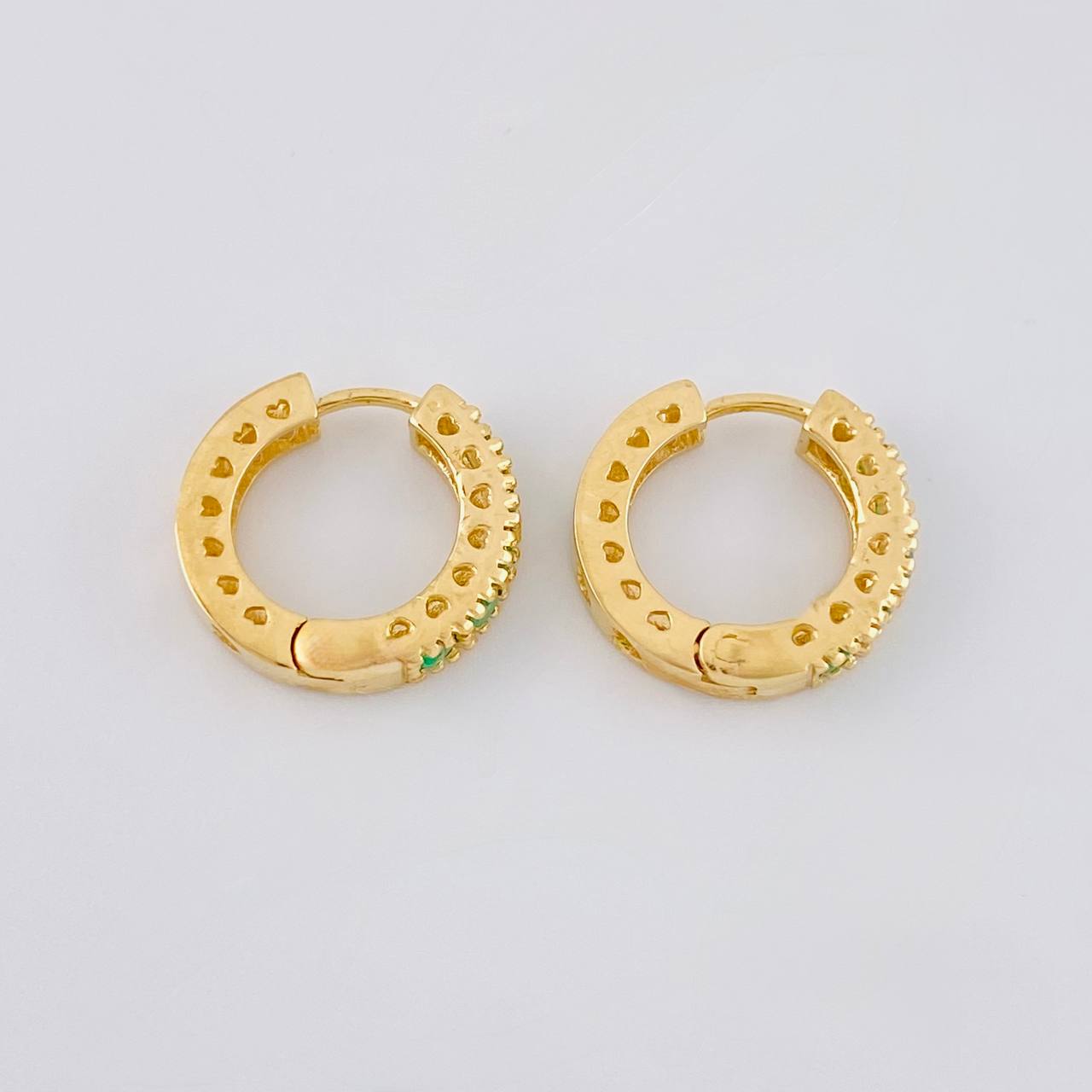 Hoop Earrings with Heart Track Emeralds 25pts 3.7g / 1/2 in 18K Yellow Gold
