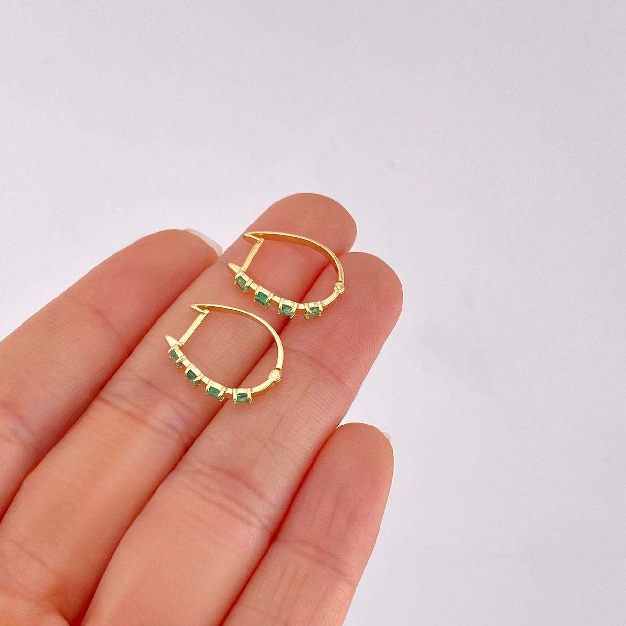 Hoop Earrings Huggy Emeralds 37pts 1.8g / 3/4 in Yellow Gold 18K