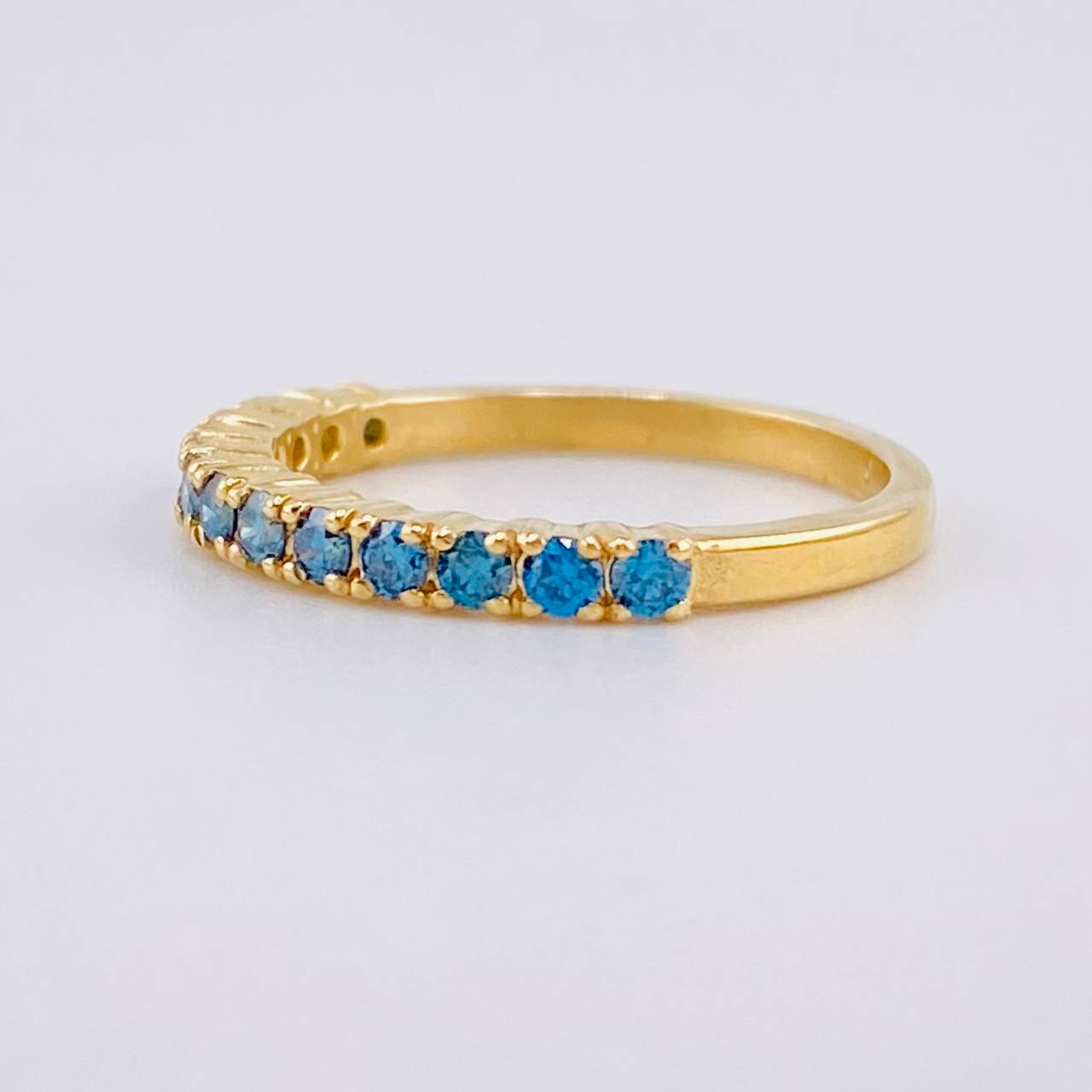 Anillo Cintillo Diamantes Azules 42pts 2.75g / T6 1/2 Oro Amarillo 18K
